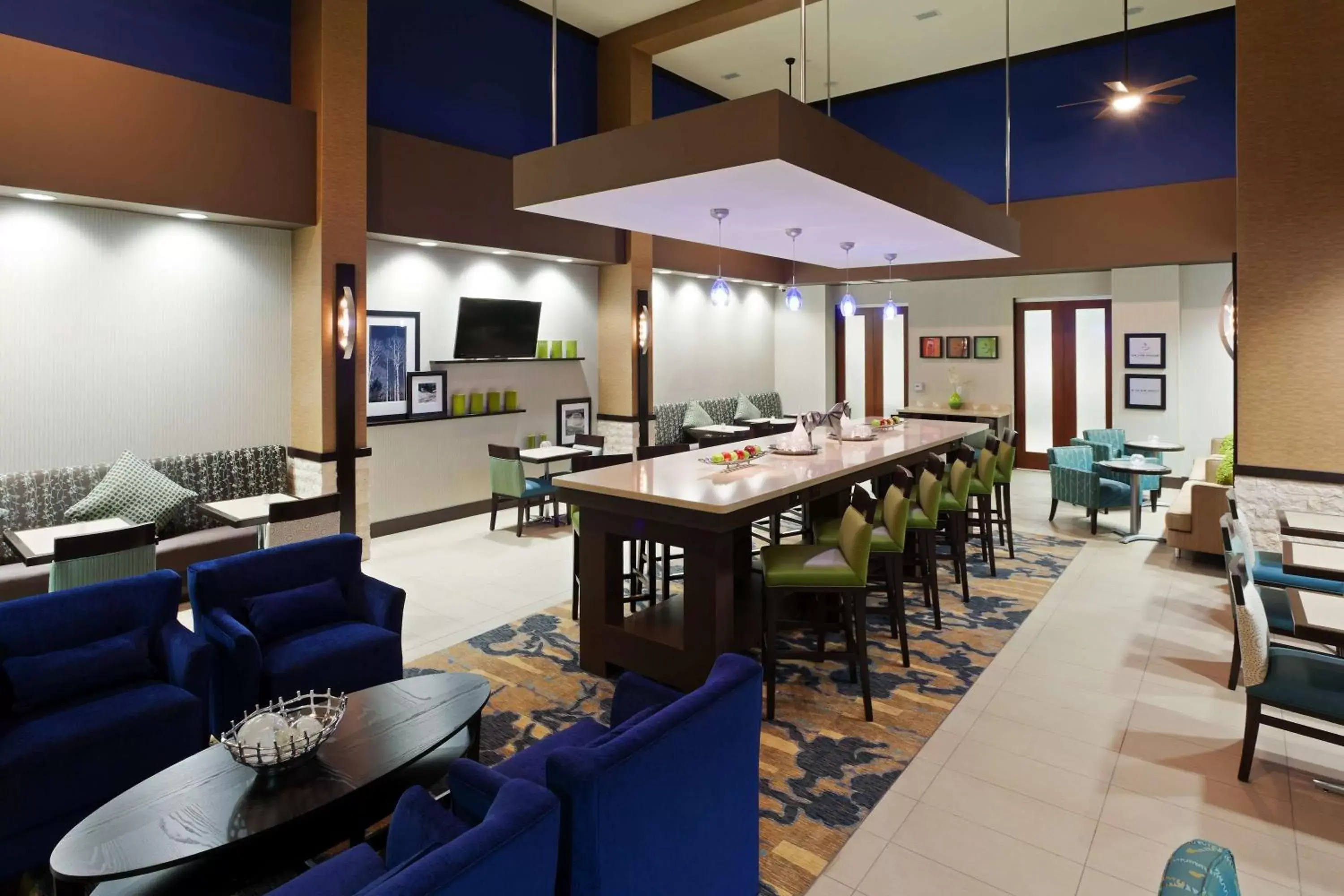 Lobby or reception in Hampton Inn & Suites Denver Airport / Gateway Park Lobby or reception in Hampton Inn & Suites Denver Airport / Gateway Park