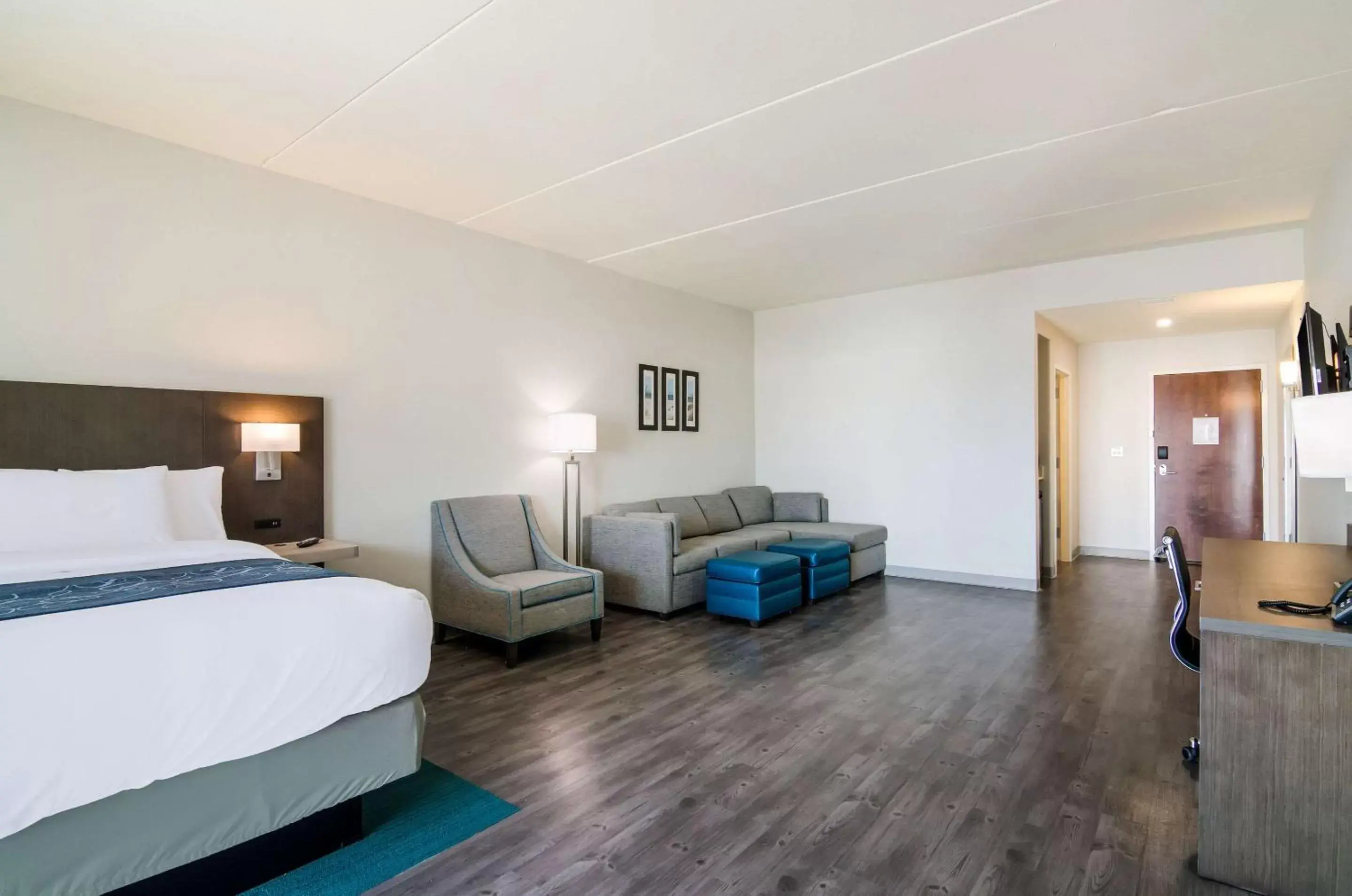 King Suite with Two King Beds- Non-Smoking in Comfort Inn & Suites Gulf Shores East Beach near Gulf State Park King Suite with Two King Beds- Non-Smoking in Comfort Inn & Suites Gulf Shores East Beach near Gulf State Park