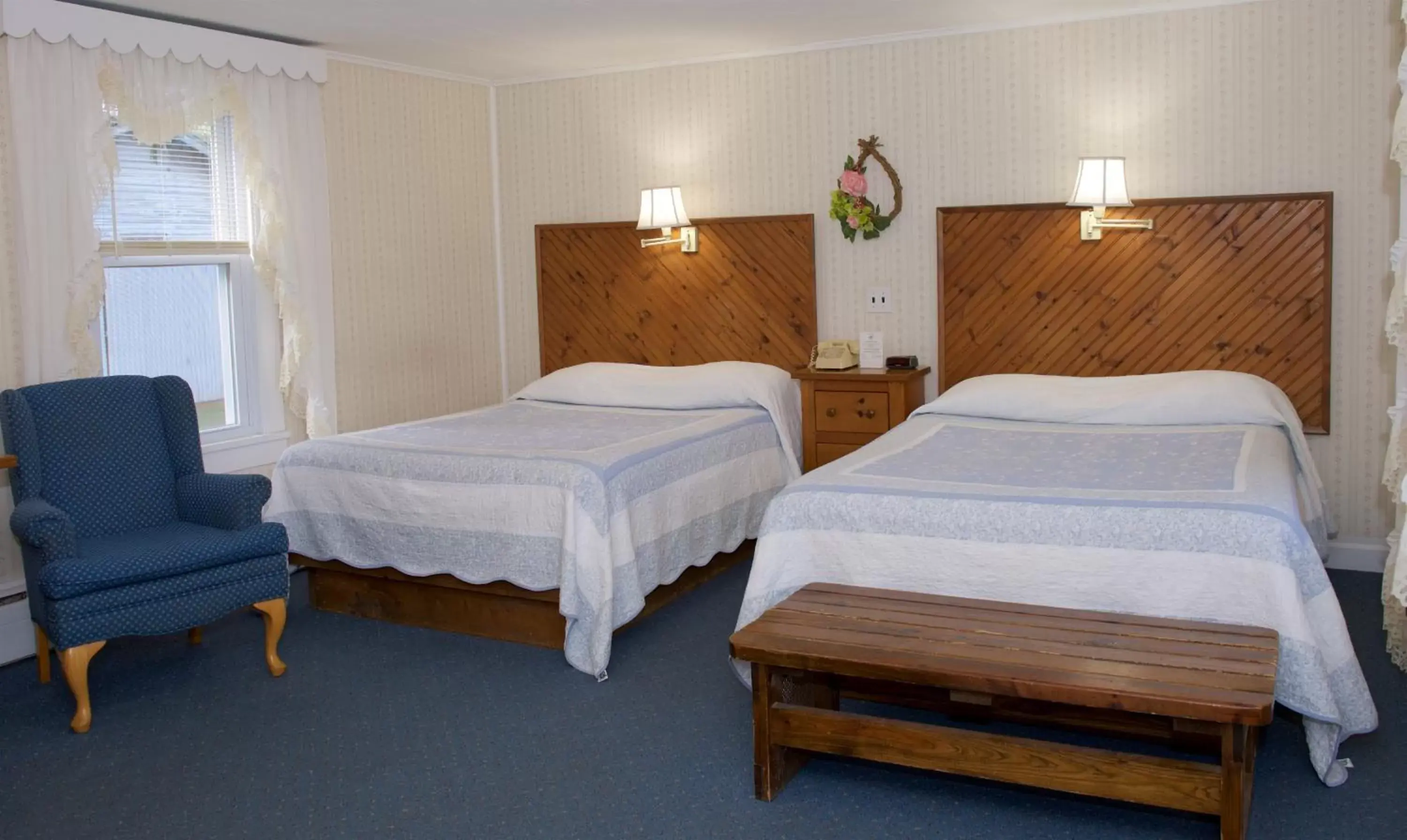 Bed in Myer Country Motel