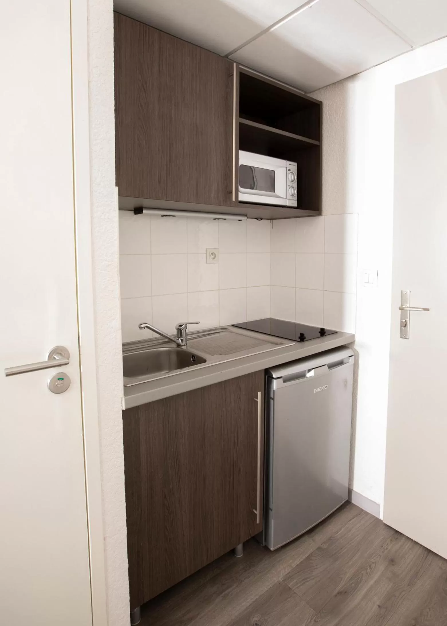Kitchen or kitchenette in Aparthotel Adagio Access Orléans