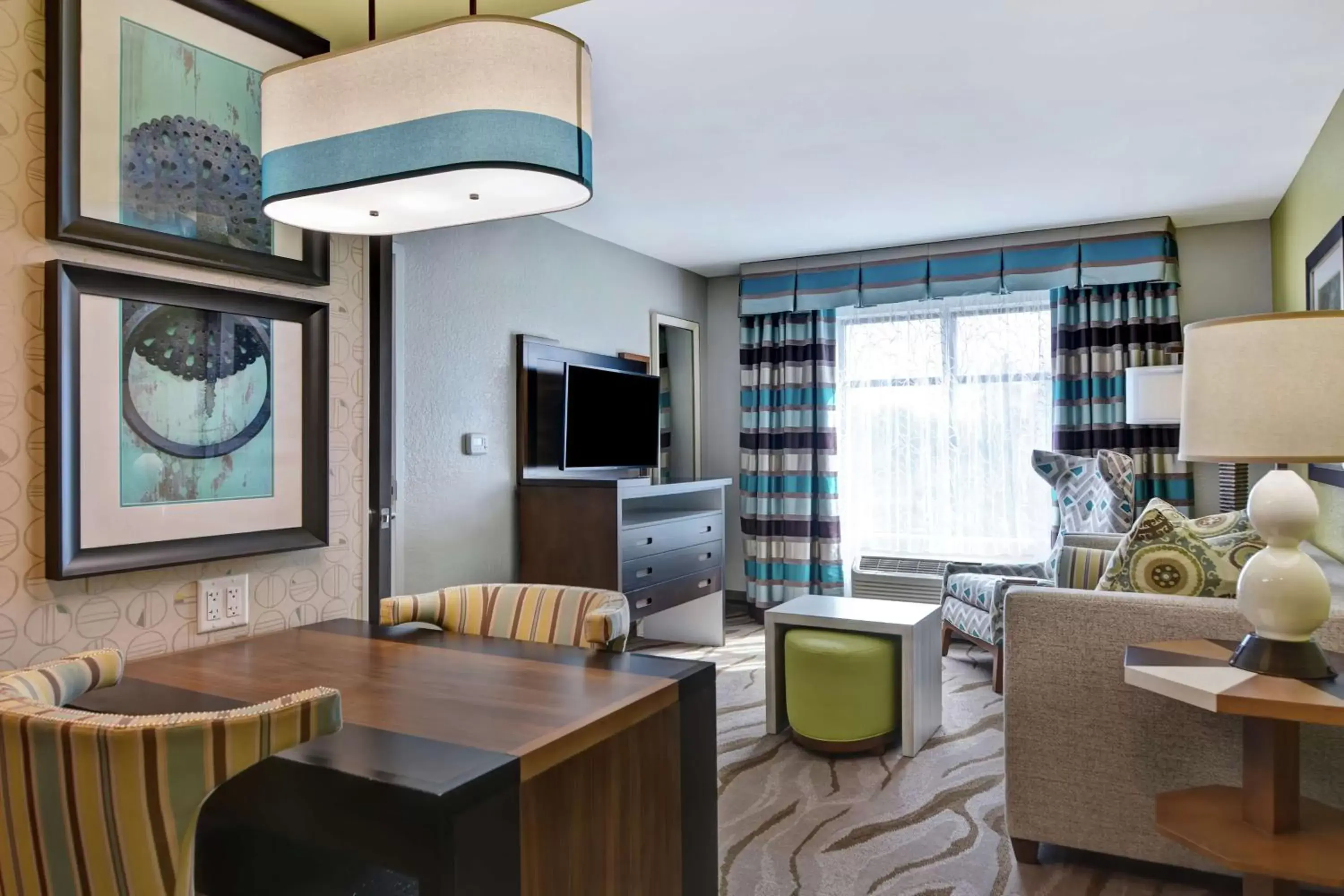 Bedroom, Seating Area in Homewood Suites By Hilton Savannah Airport