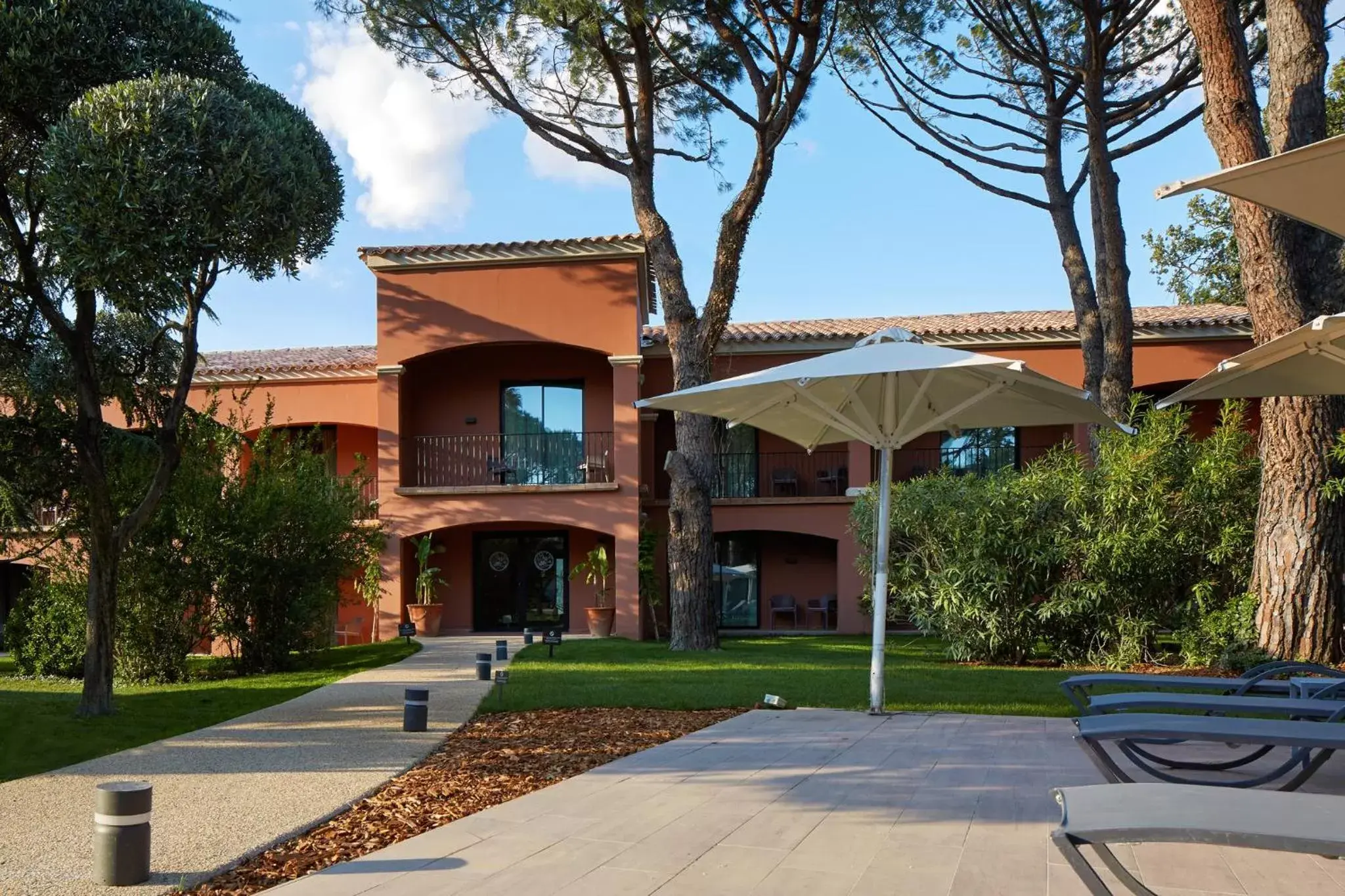 Patio, Property Building in Villa Duflot Hôtel & Spa Perpignan