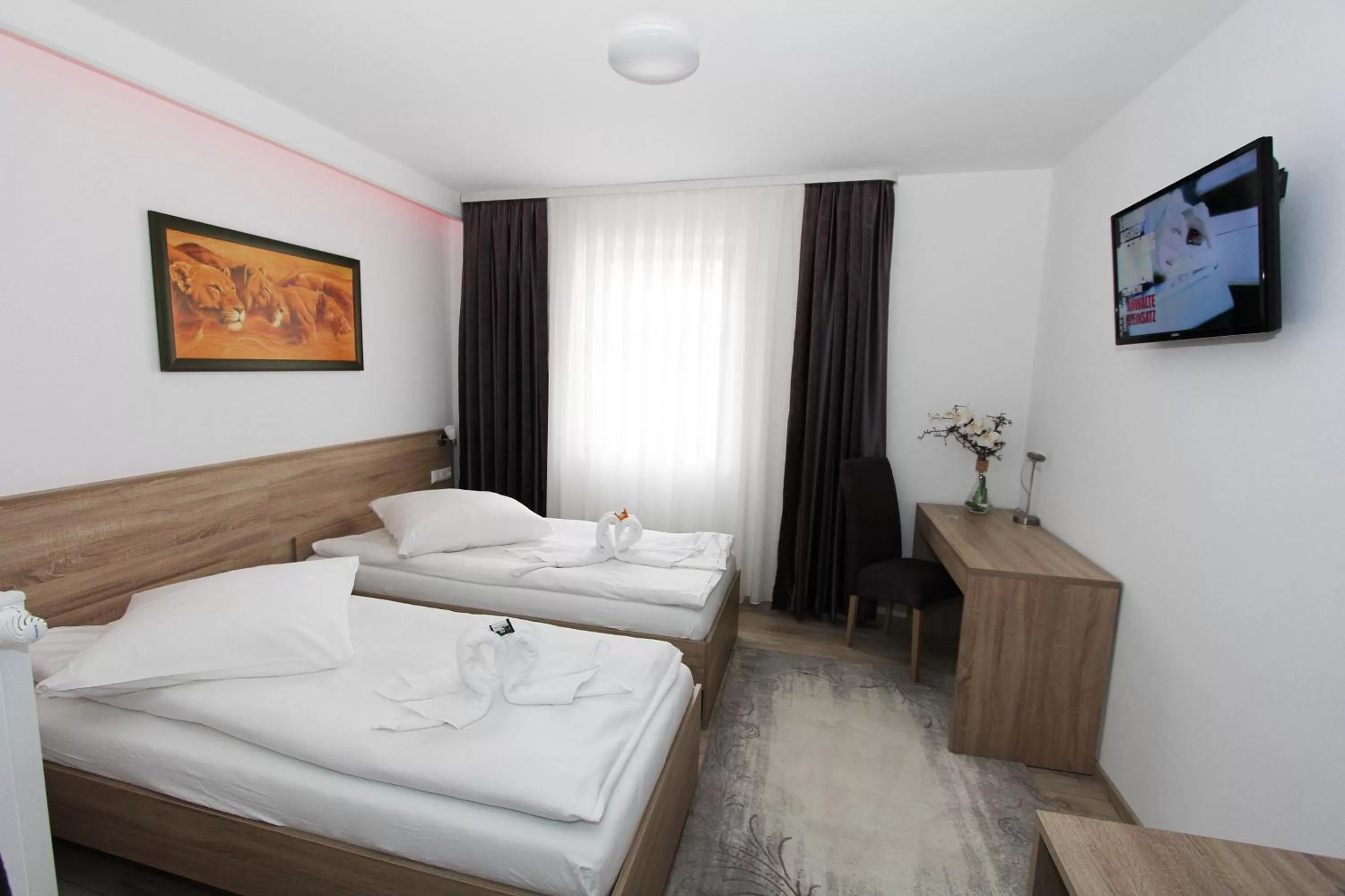 Photo of the whole room, Bed in Pension Villa Colosseo im Herzen von Meiningen