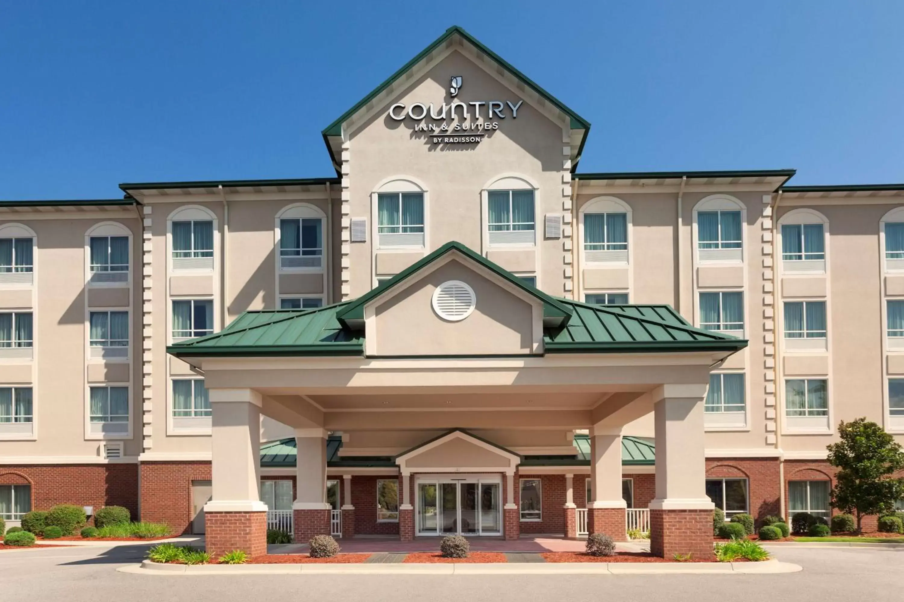 Property Building in Country Inn & Suites by Radisson, Tifton, GA