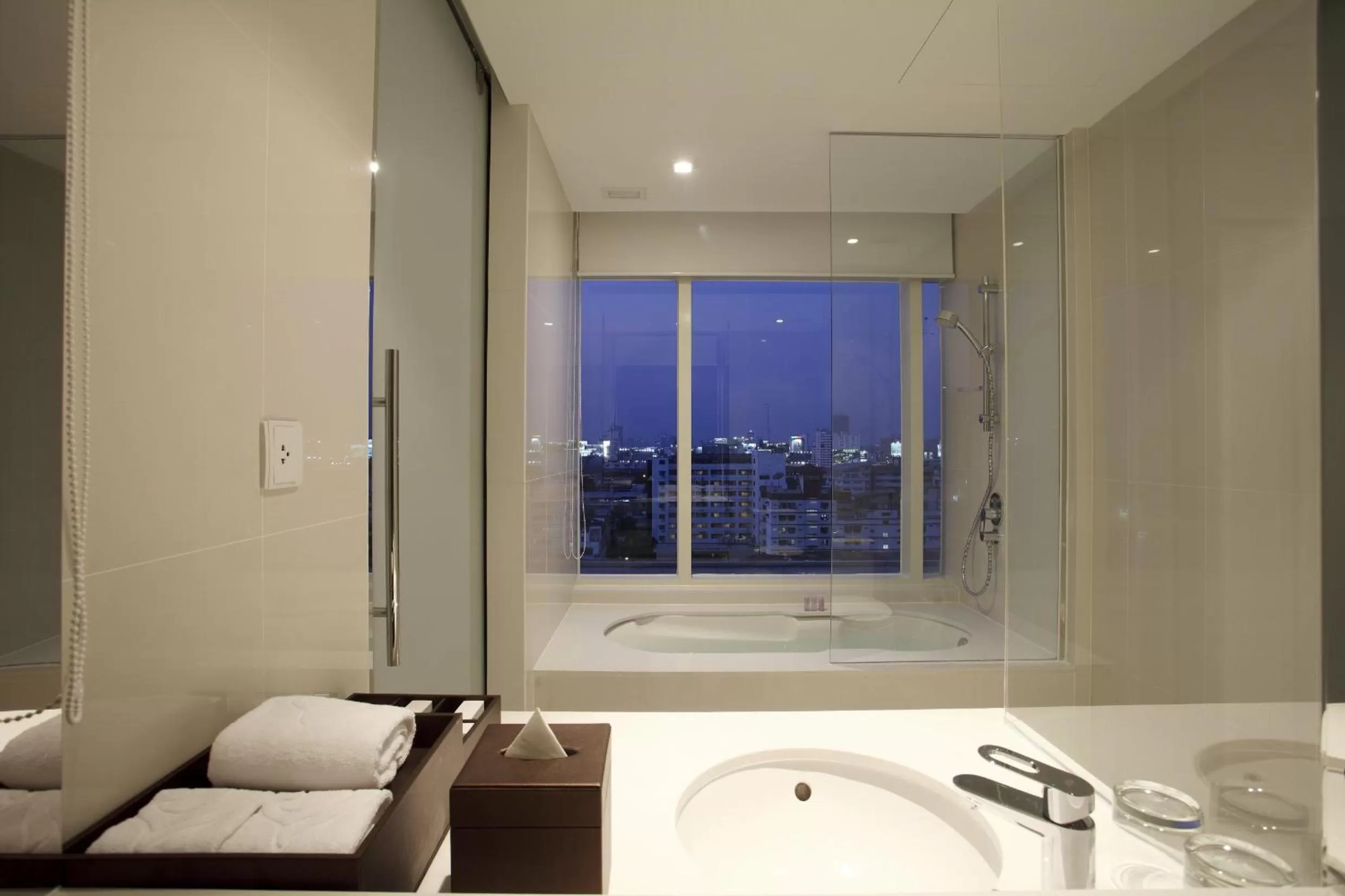 Bathroom in Centara Watergate Pavilion Hotel Bangkok