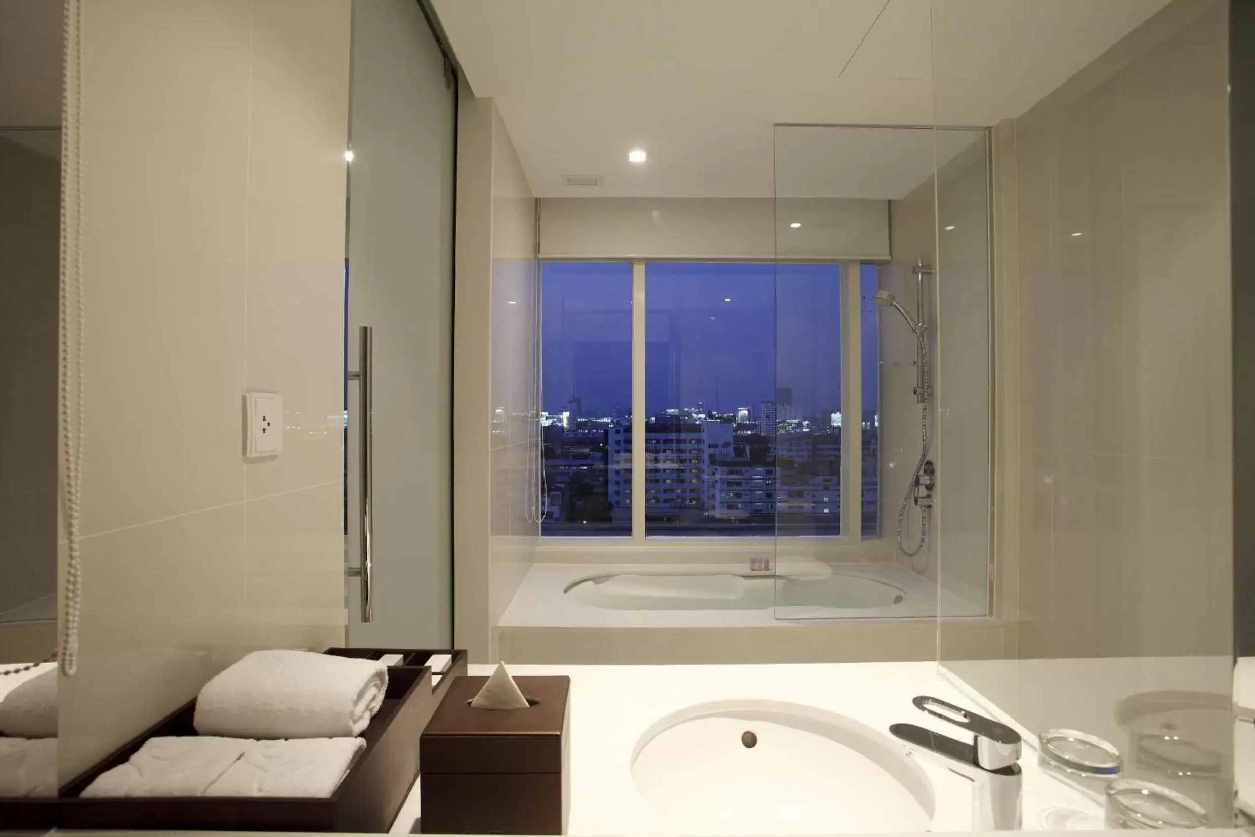 Photo of the whole room, Bathroom in Centara Watergate Pavillion Hotel Bangkok