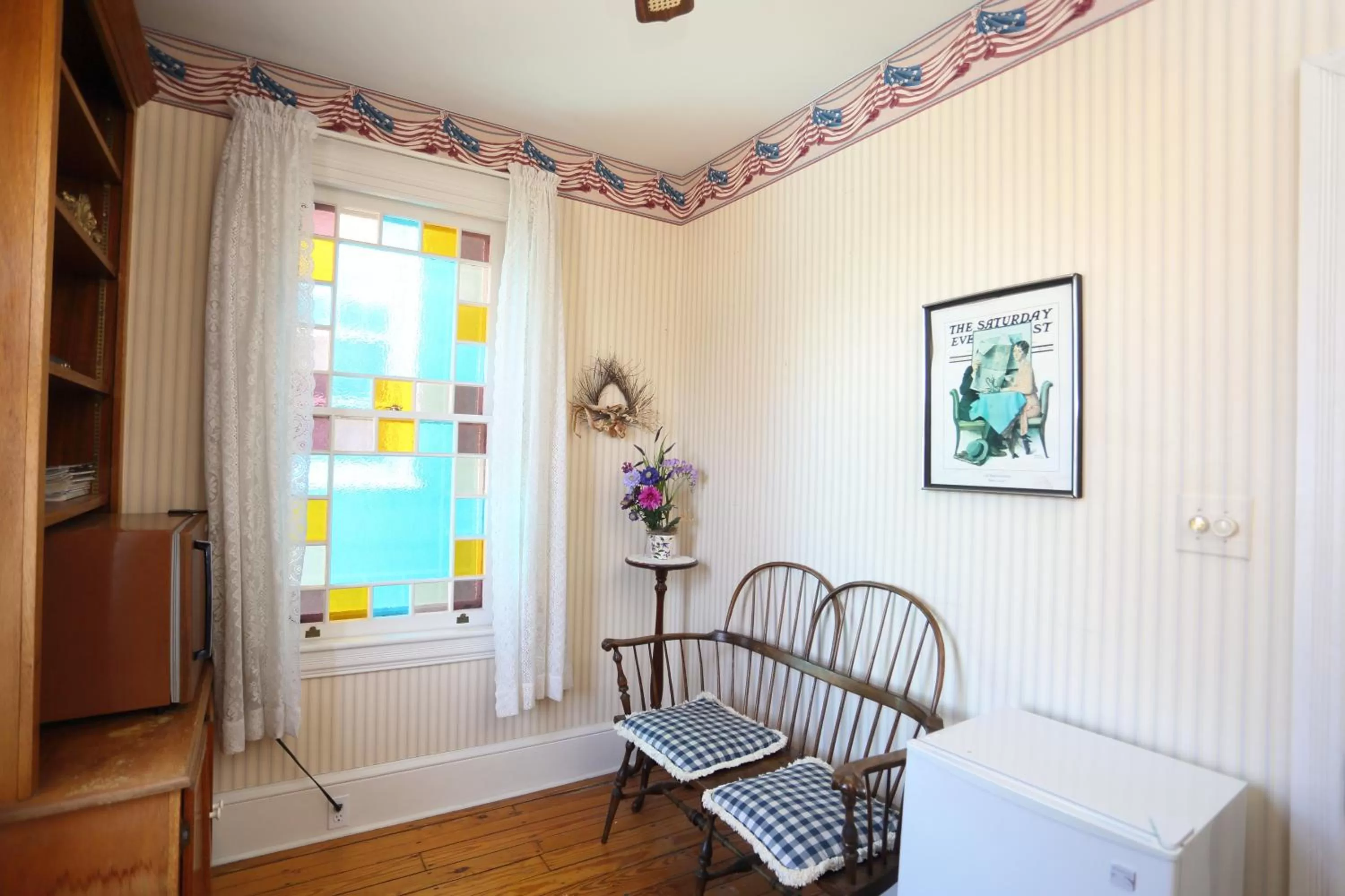 Communal lounge/ TV room in Beauclaires Bed & Breakfast