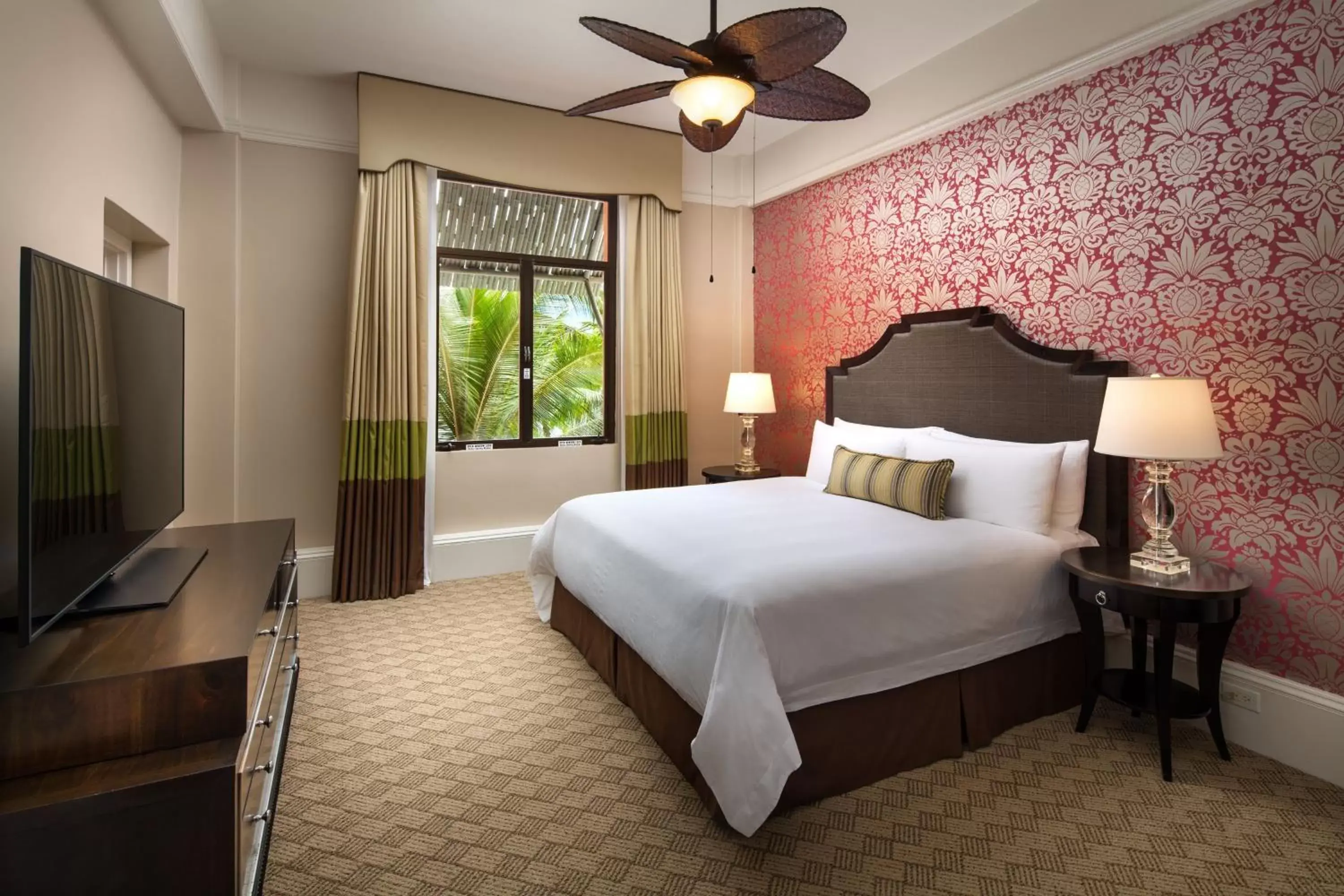 Photo of the whole room, Bed in The Royal Hawaiian, A Luxury Collection Resort, Waikiki