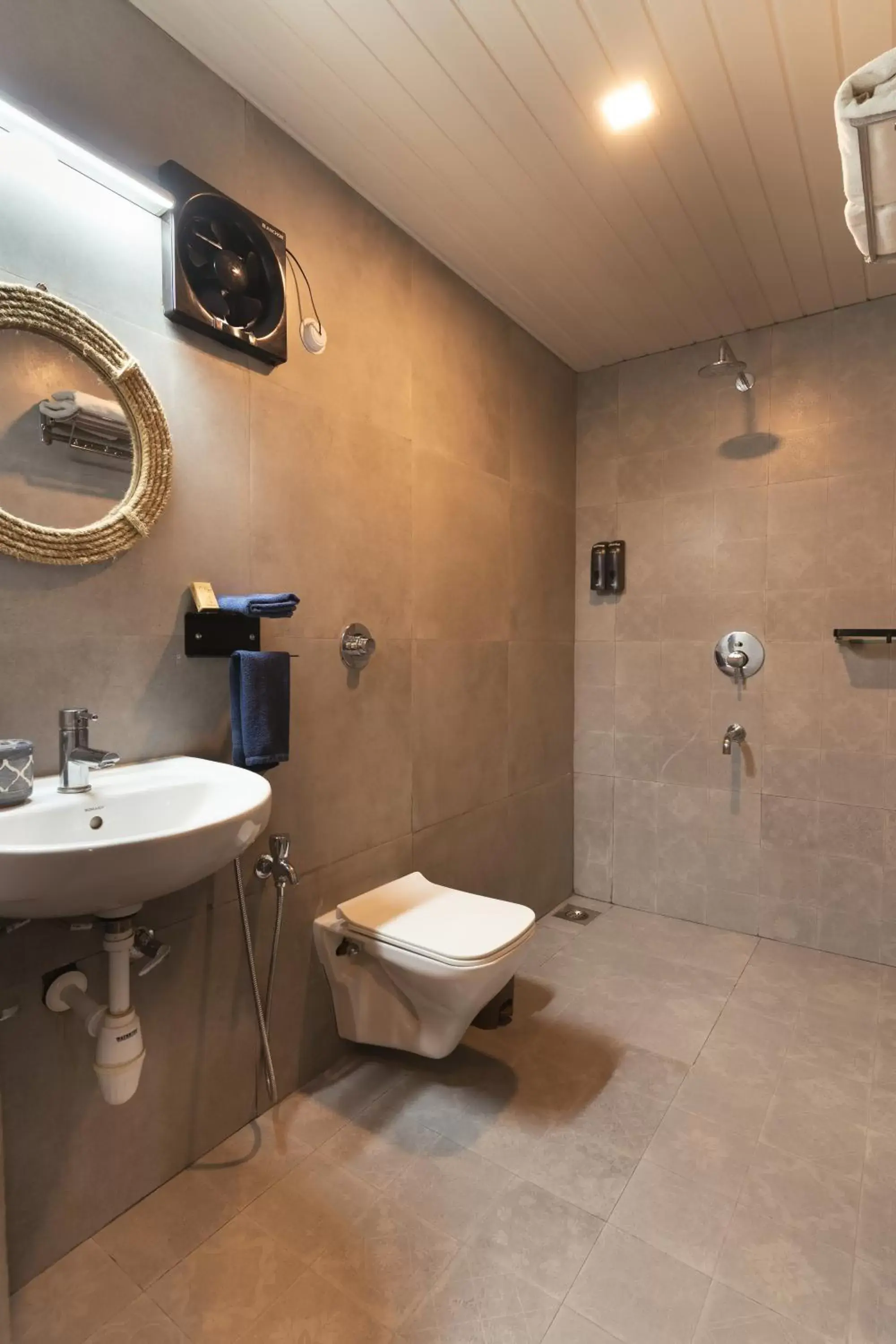 Bathroom in C Roque Beach Resort