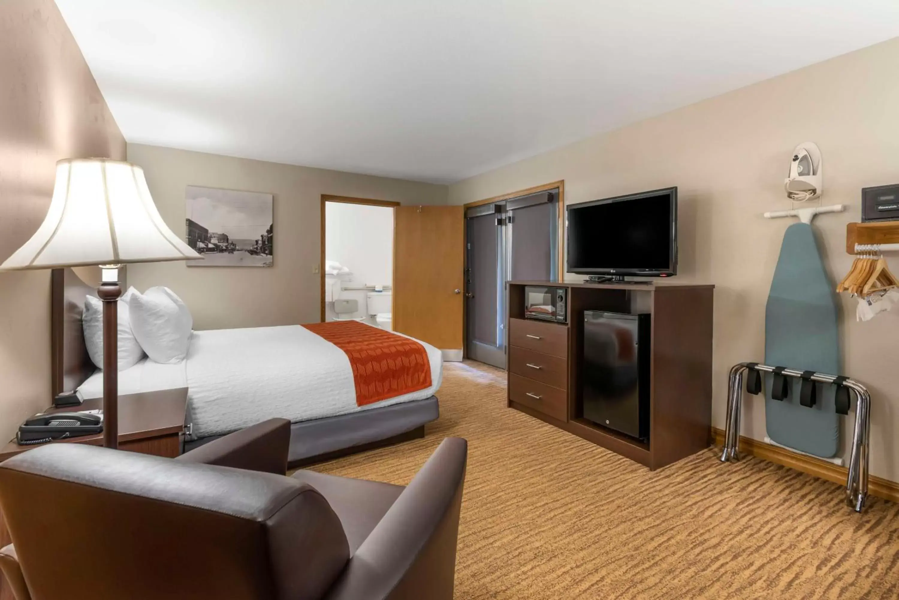 Bedroom, TV/Entertainment Center in Best Western Plus Rio Grande Inn