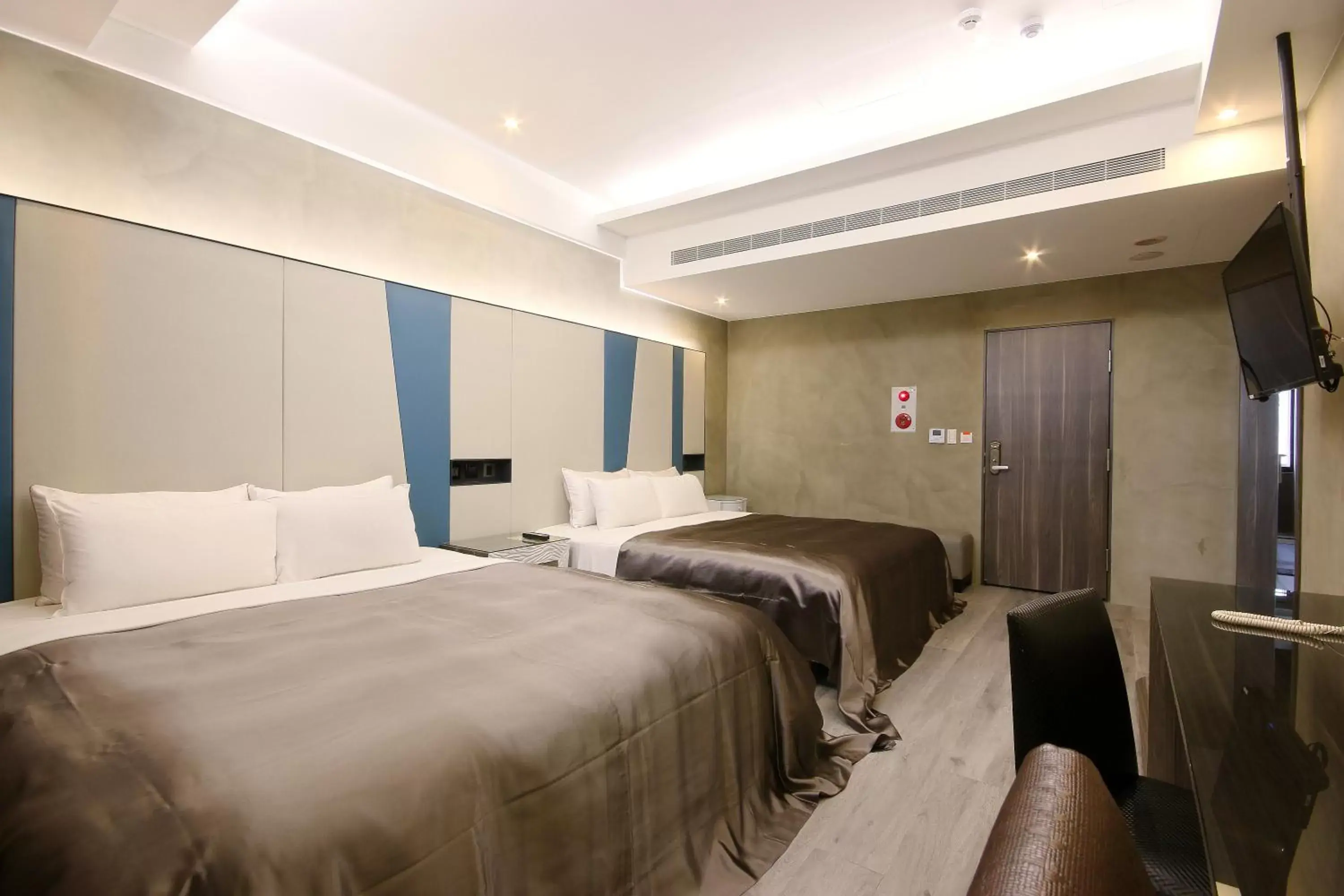 Property building, Bed in Feng Cai Motel