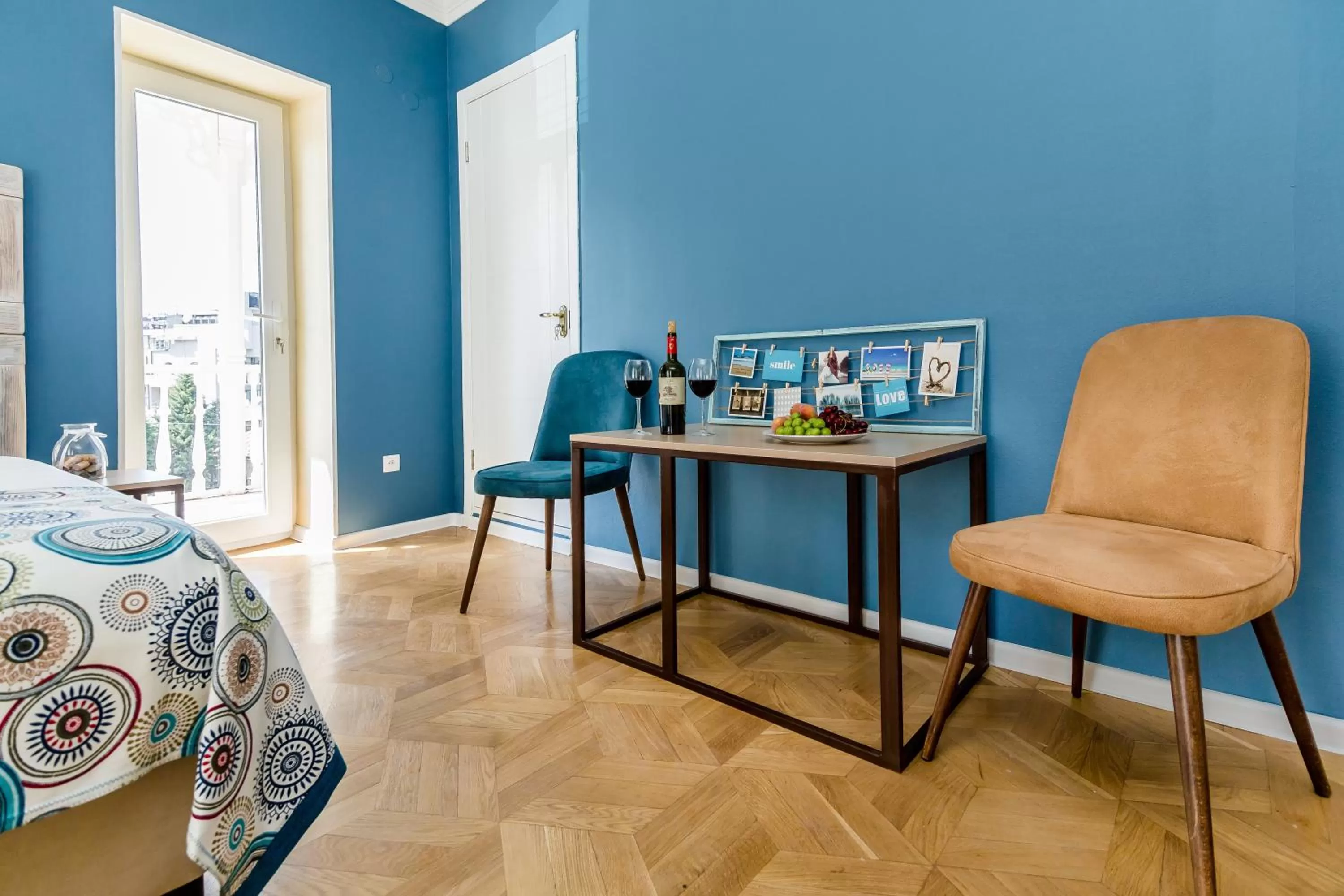 Seating area in Gvino Minda