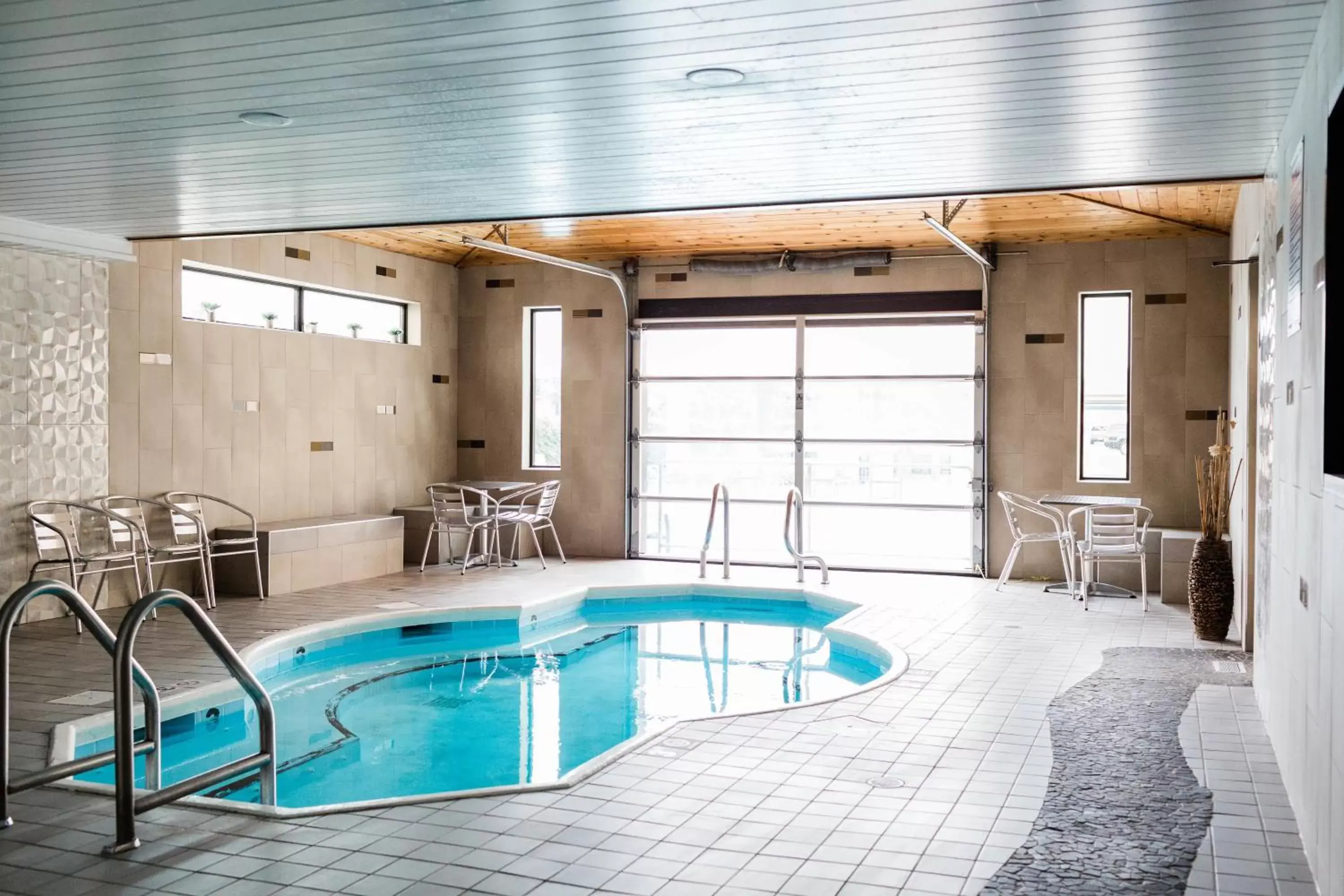 Swimming Pool in EverSpring Inn & Suites