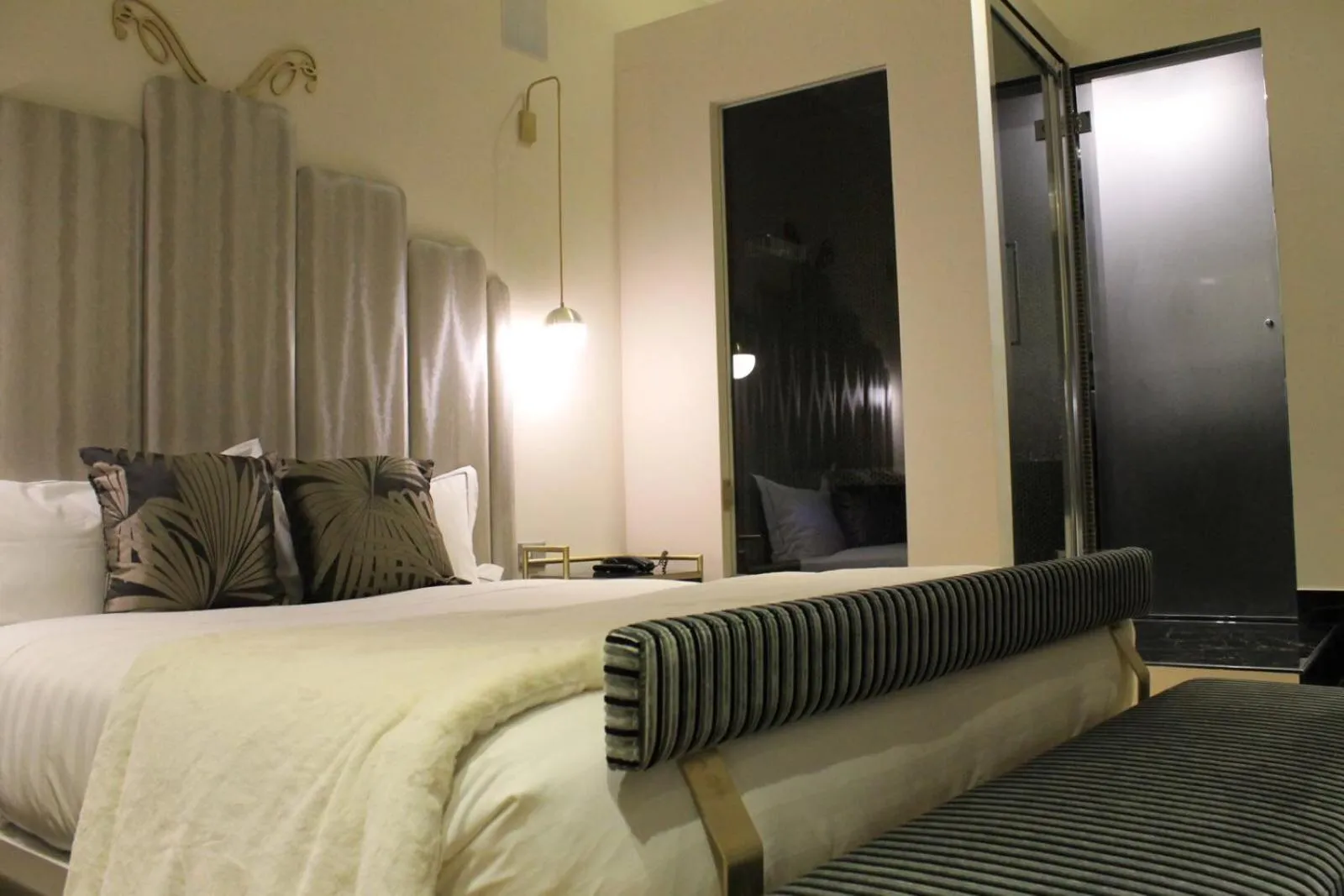 Bed in Torre Argentina Relais - Residenze di Charme