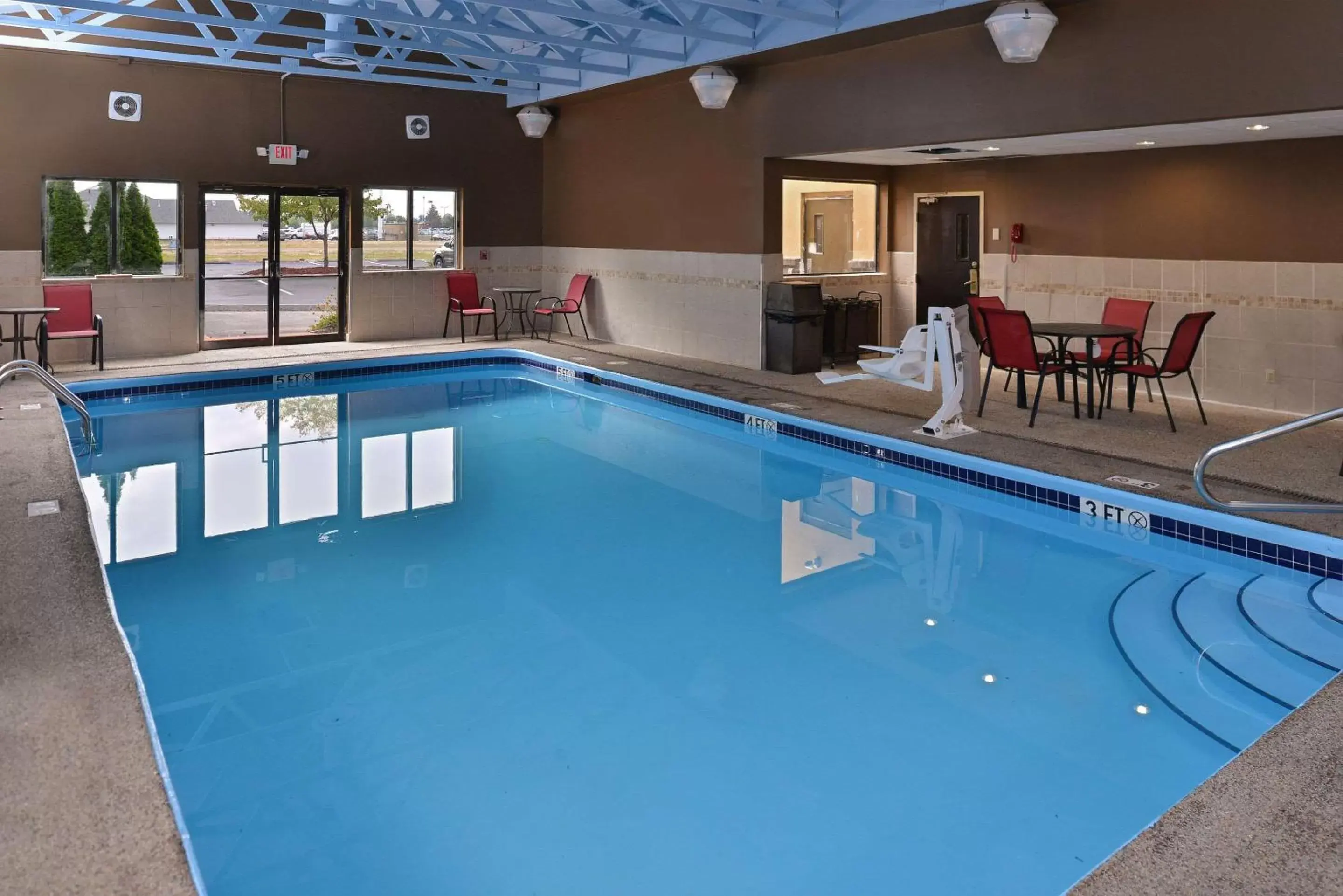 On site, Swimming Pool in Comfort Suites Columbus East