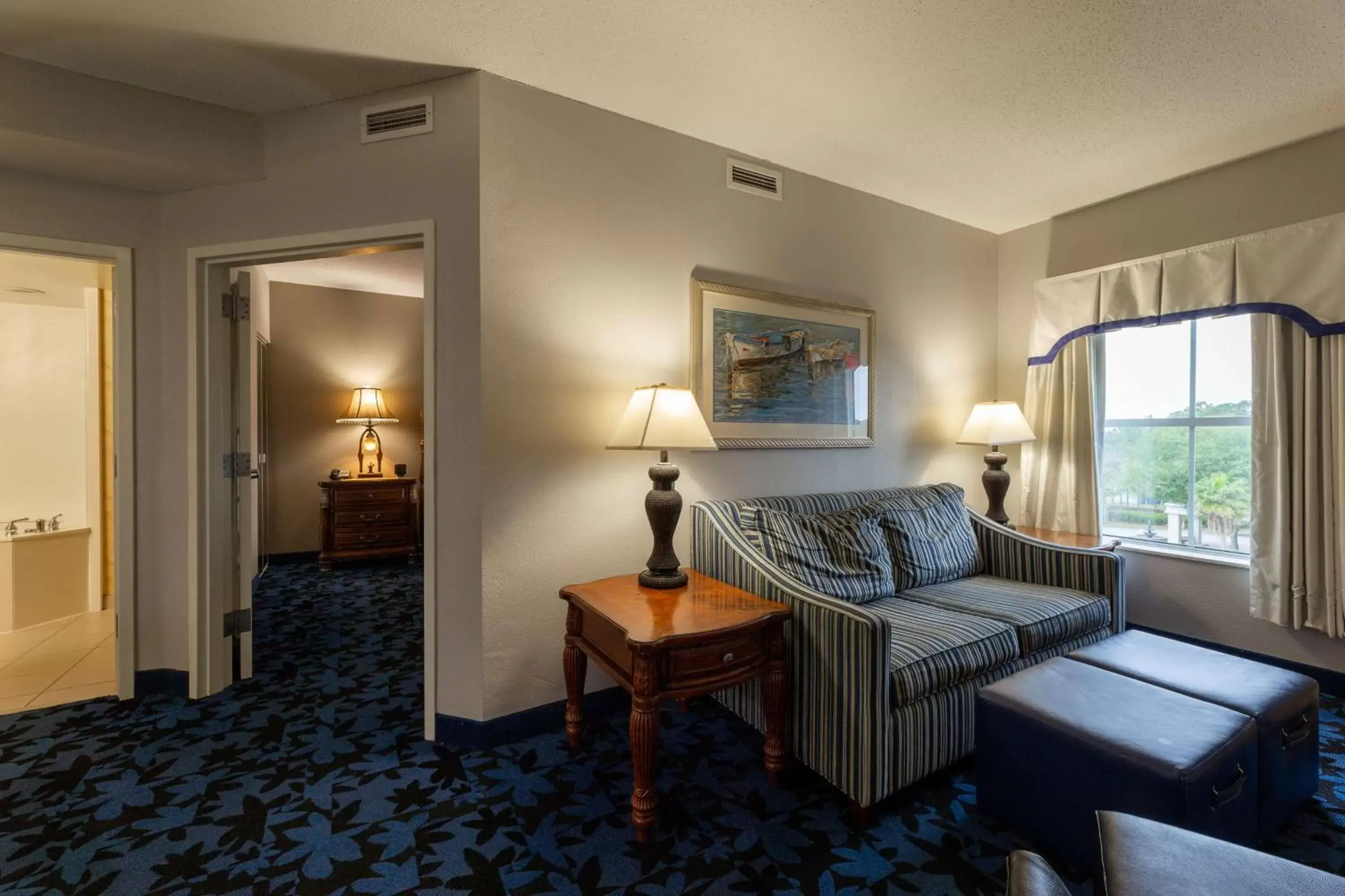 Living room, Seating Area in Hampton Inn & Suites Jacksonville Deerwood Park