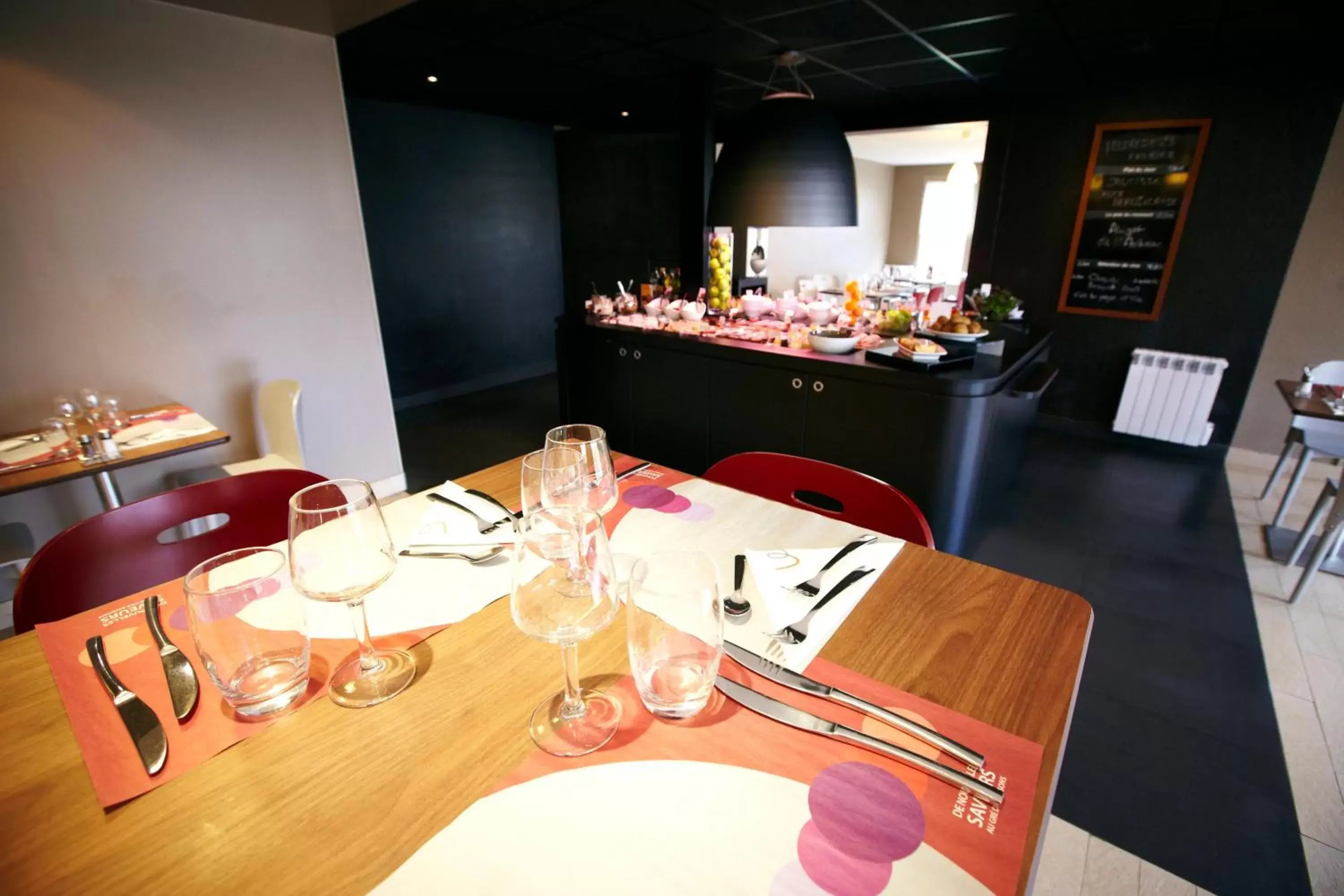 Restaurant/Places to Eat in Campanile Cergy-Pontoise