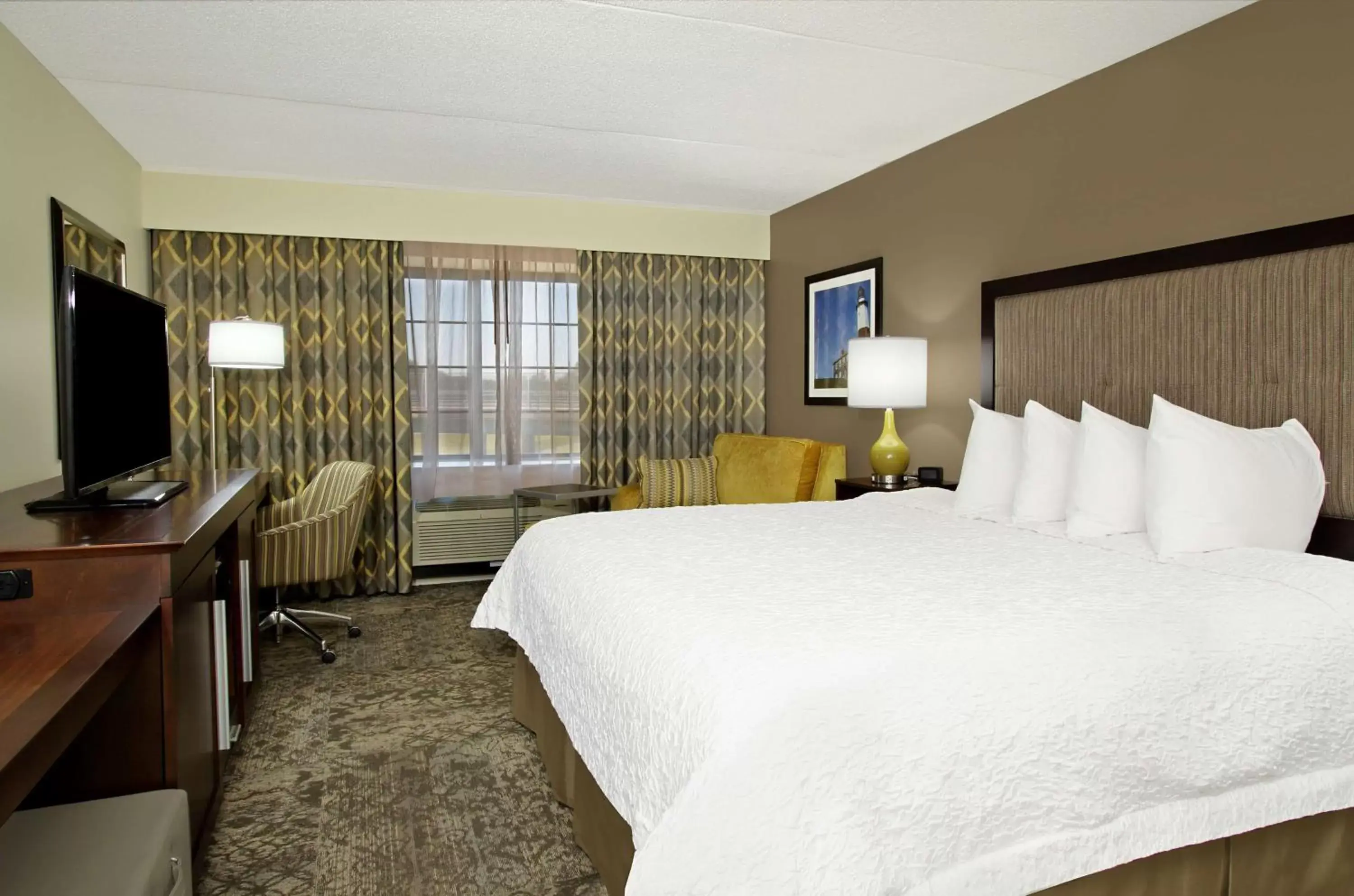 Bedroom in Hampton Inn & Suites By Hilton - Rockville Centre