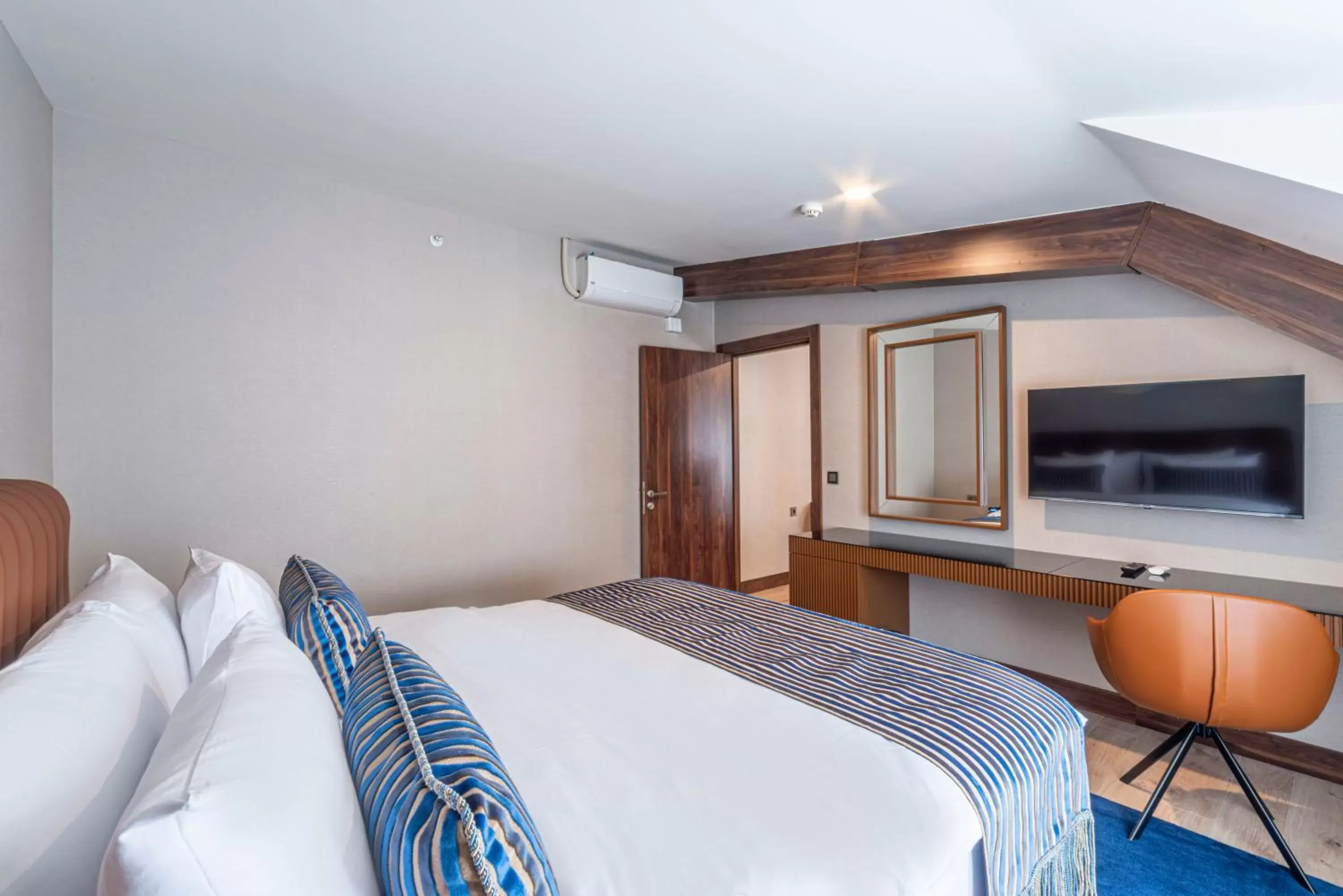 Bedroom, Bed in TRYP By Wyndham Istanbul Sisli Hotel