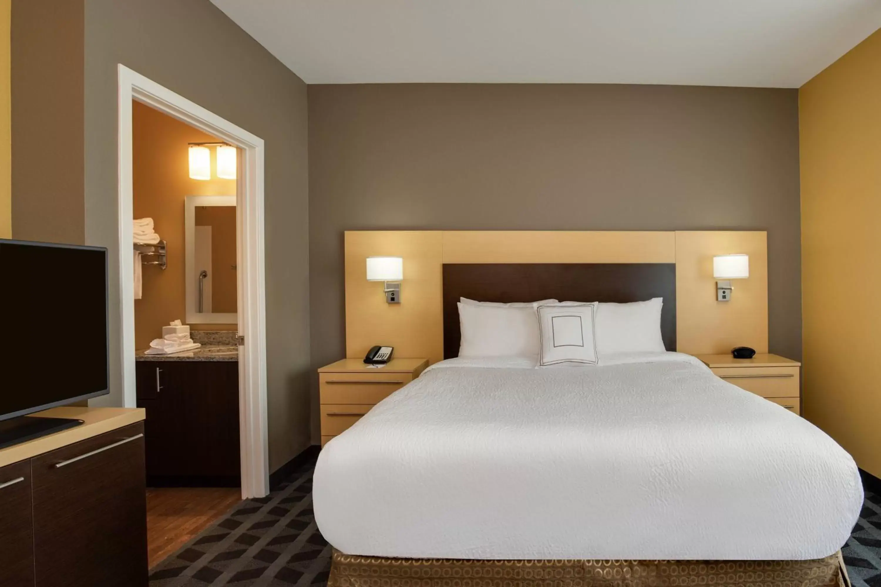 Photo of the whole room, Bed in TownePlace Suites by Marriott Gainesville Northwest