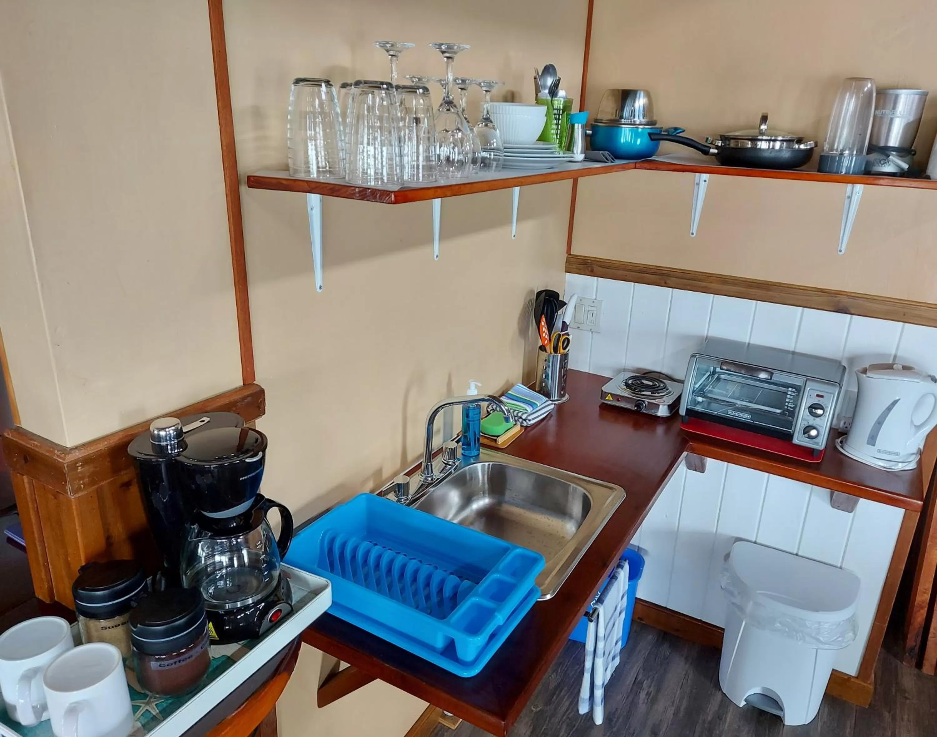 Kitchen/Kitchenette in The Sunsetter Bed & Breakfast