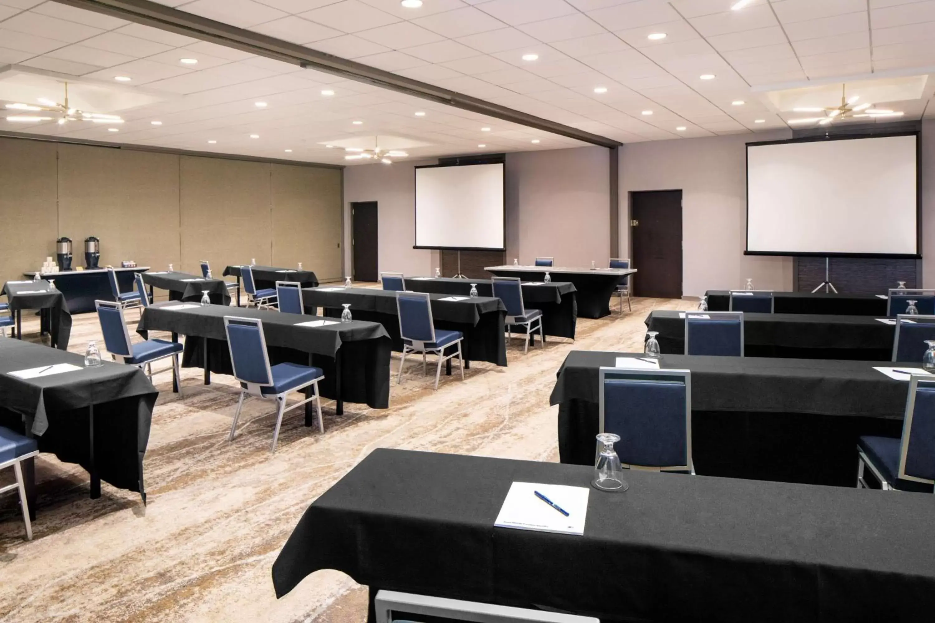 Meeting/conference room in DoubleTree by Hilton Ann Arbor, MI