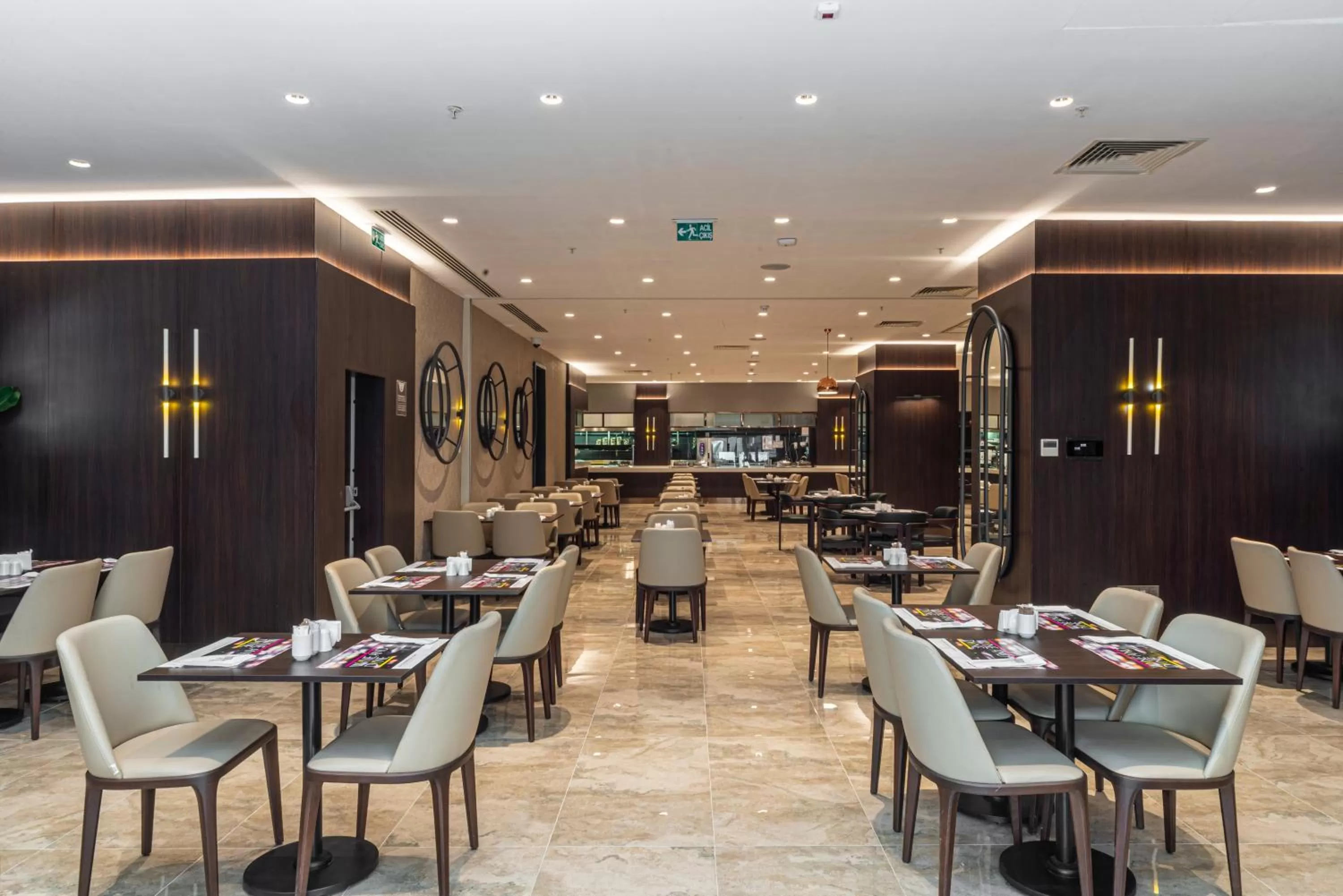Restaurant/places to eat in TRYP By Wyndham Istanbul Sisli Hotel