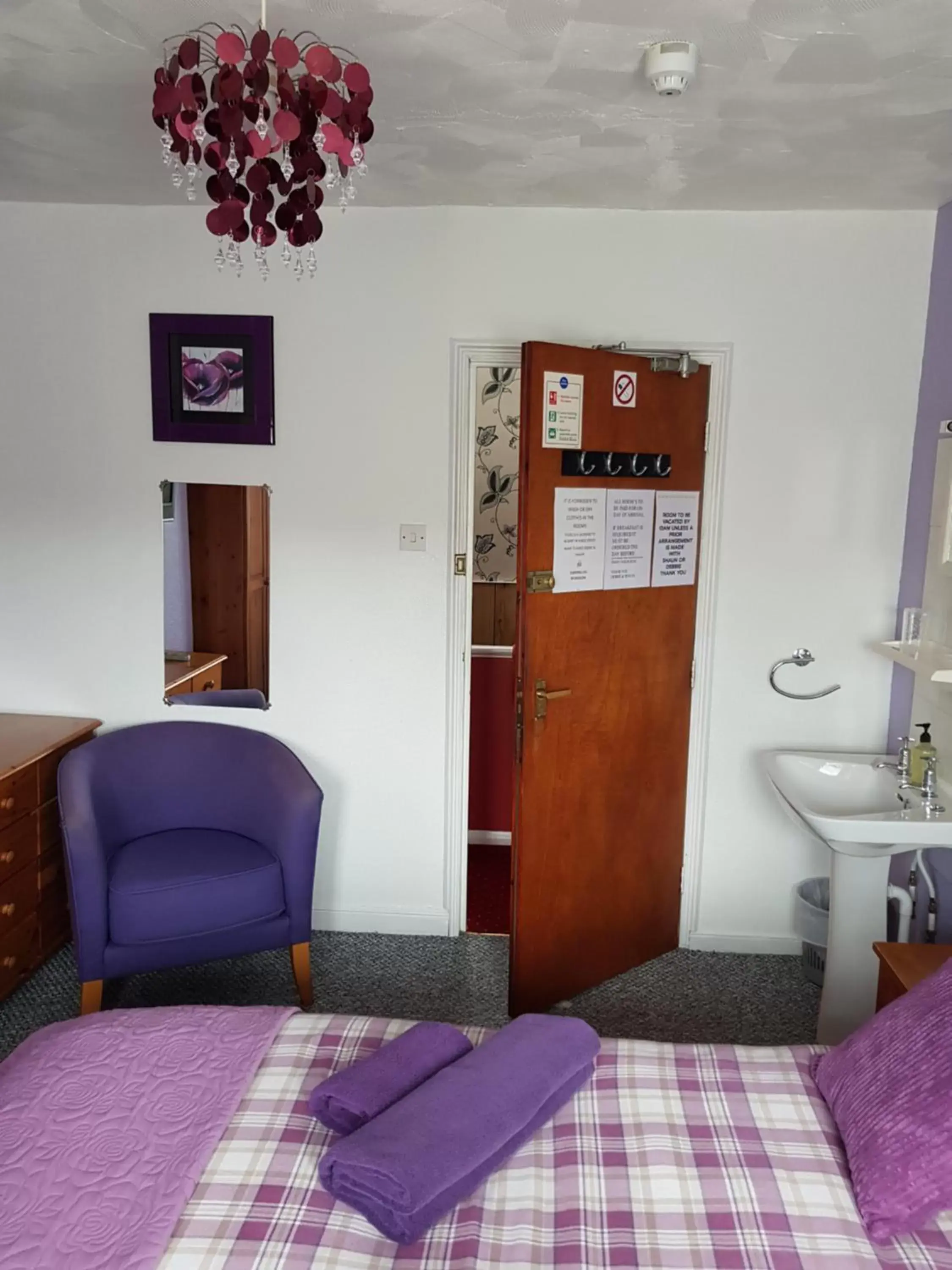 Double Room with Shared Bathroom in Sunnyside Hotel Double Room with Shared Bathroom in Sunnyside Hotel