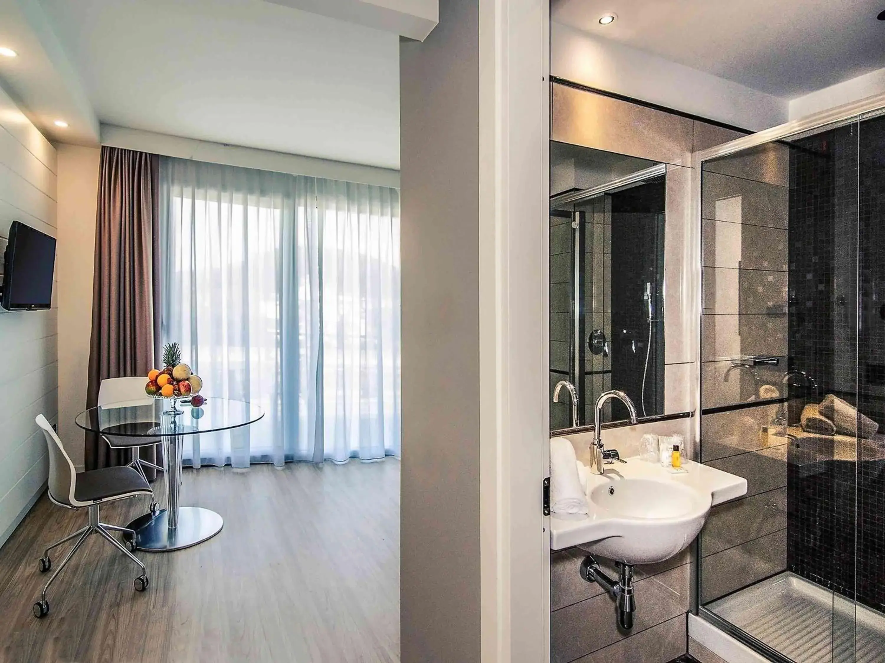 Photo of the whole room, Bathroom in Hotel Viareggio