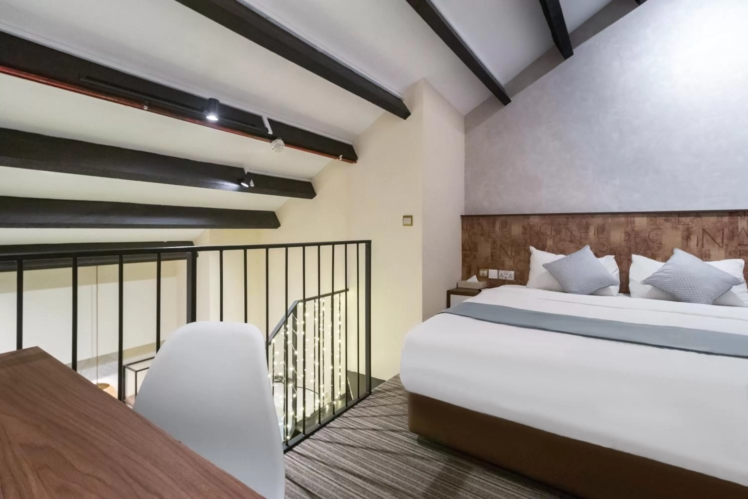 Photo of the whole room in Harbour Ville Hotel - Hamilton