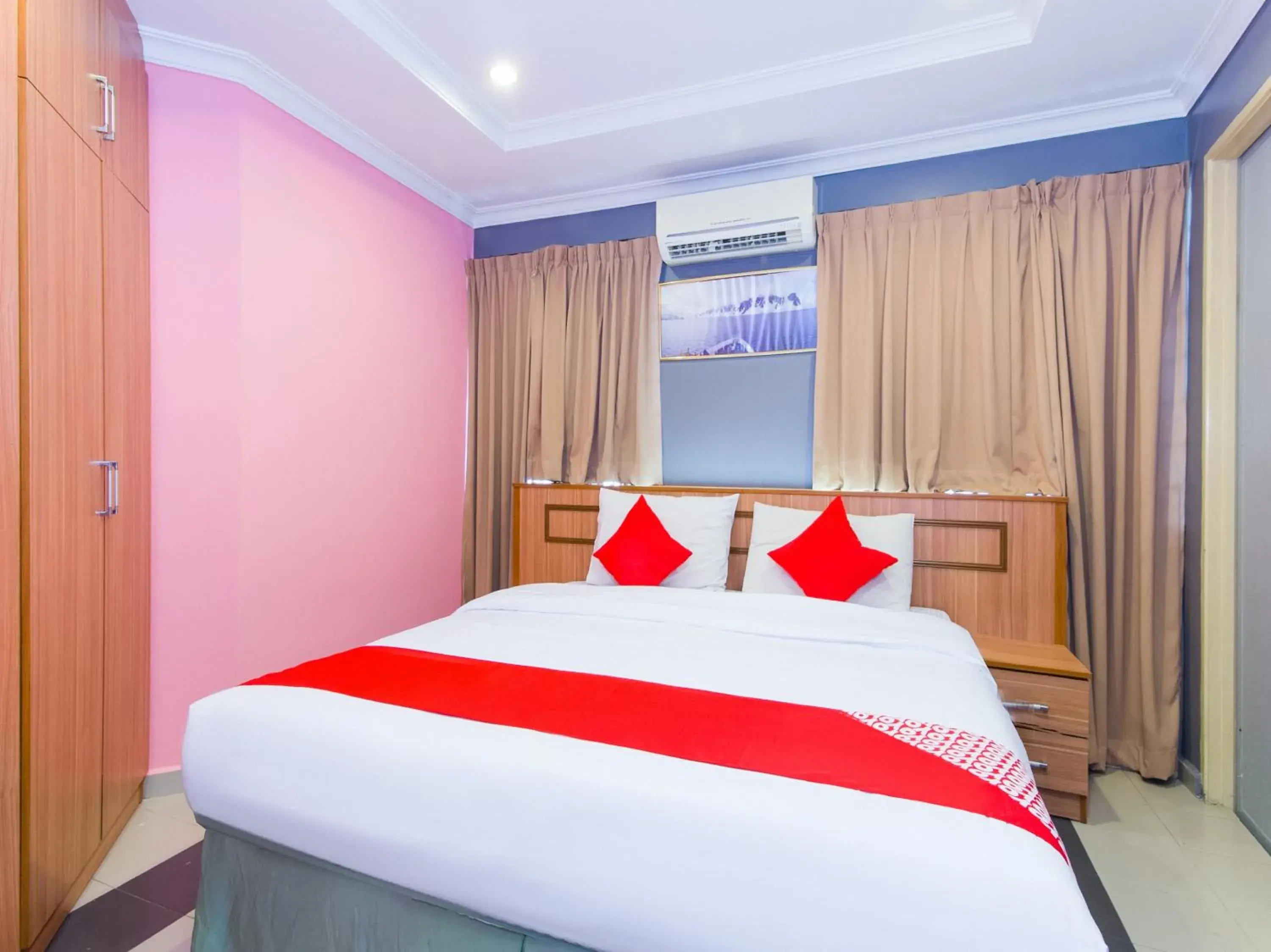 Bedroom, Bed in OYO 746 Hotel Comfort