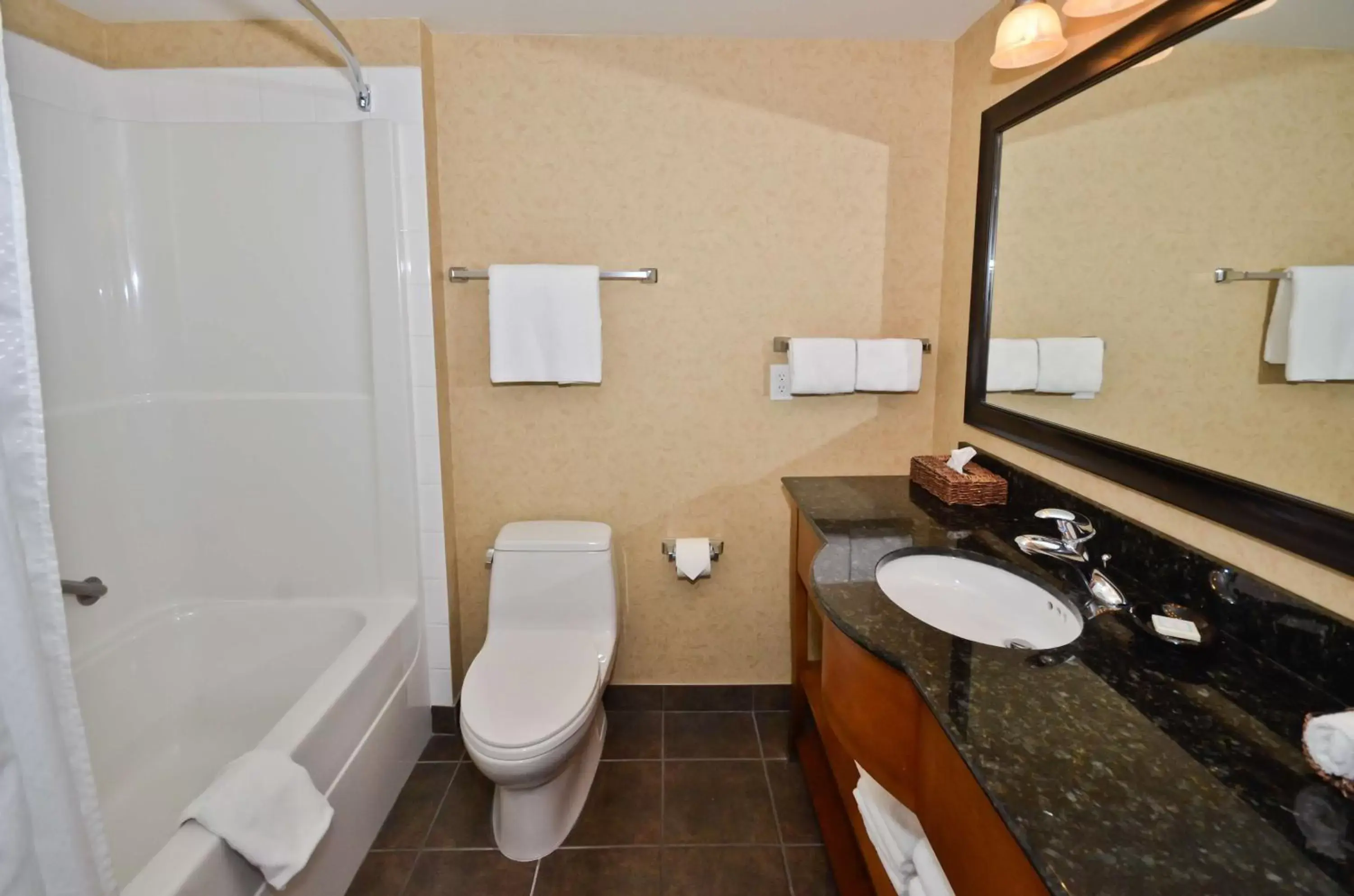 Photo of the whole room, Bathroom in Best Western Sicamous Inn