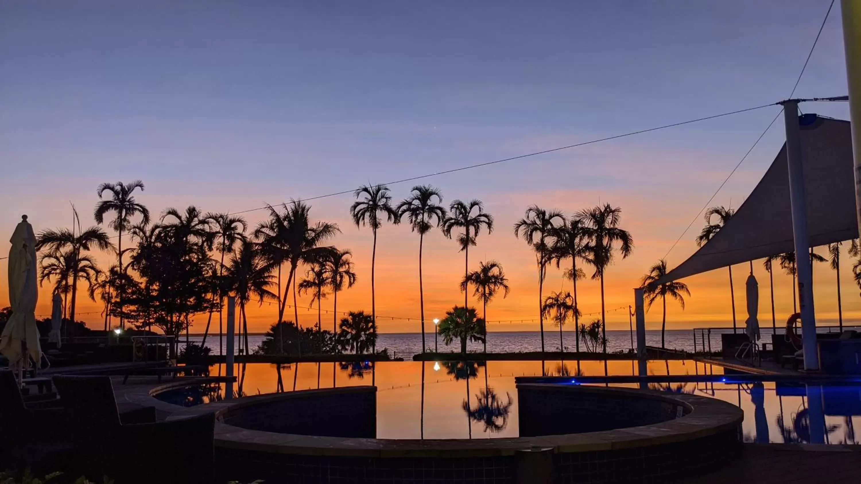 Swimming pool, Sunrise/Sunset in Mindil Beach Casino Resort