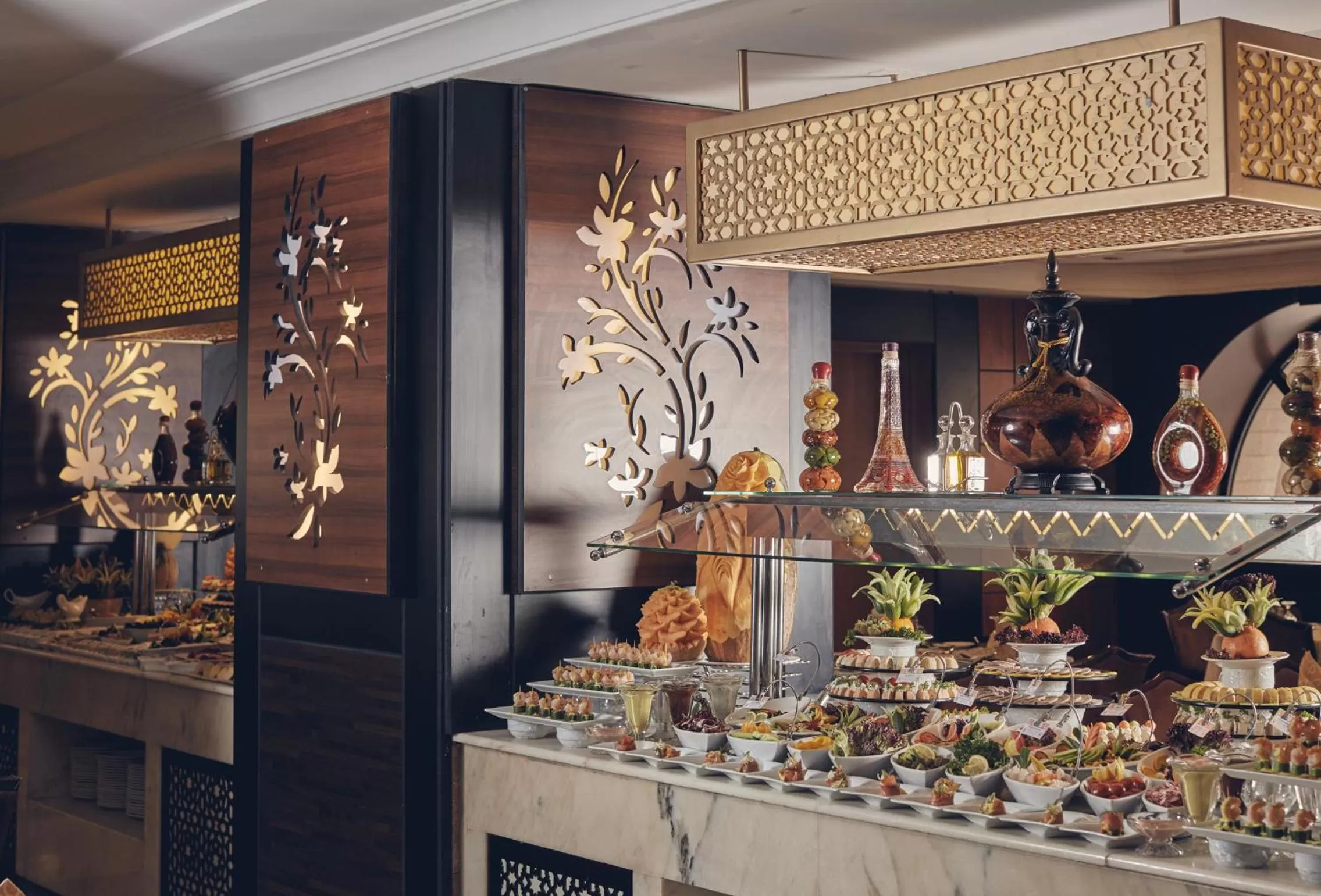 Restaurant/places to eat in Dallah Taibah Hotel