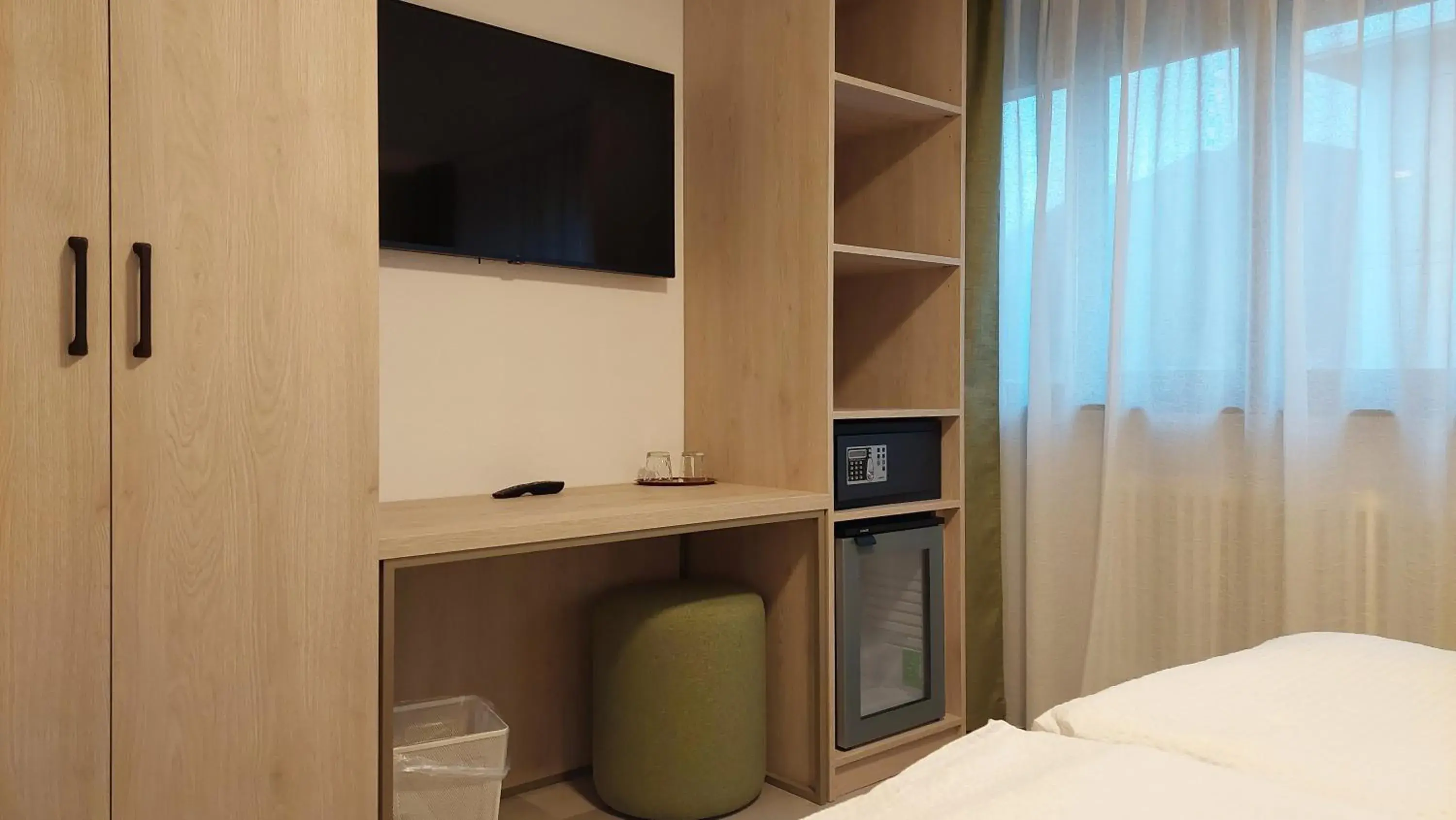 Bed, TV/Entertainment Center in Garni Nessi