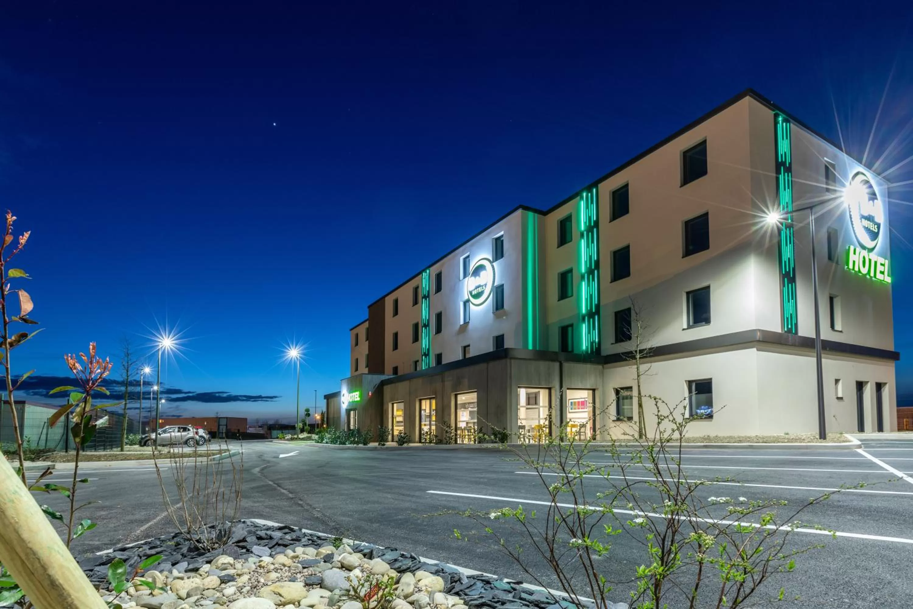 Facade/entrance in B&B HOTEL Troyes Magasins d'usine
