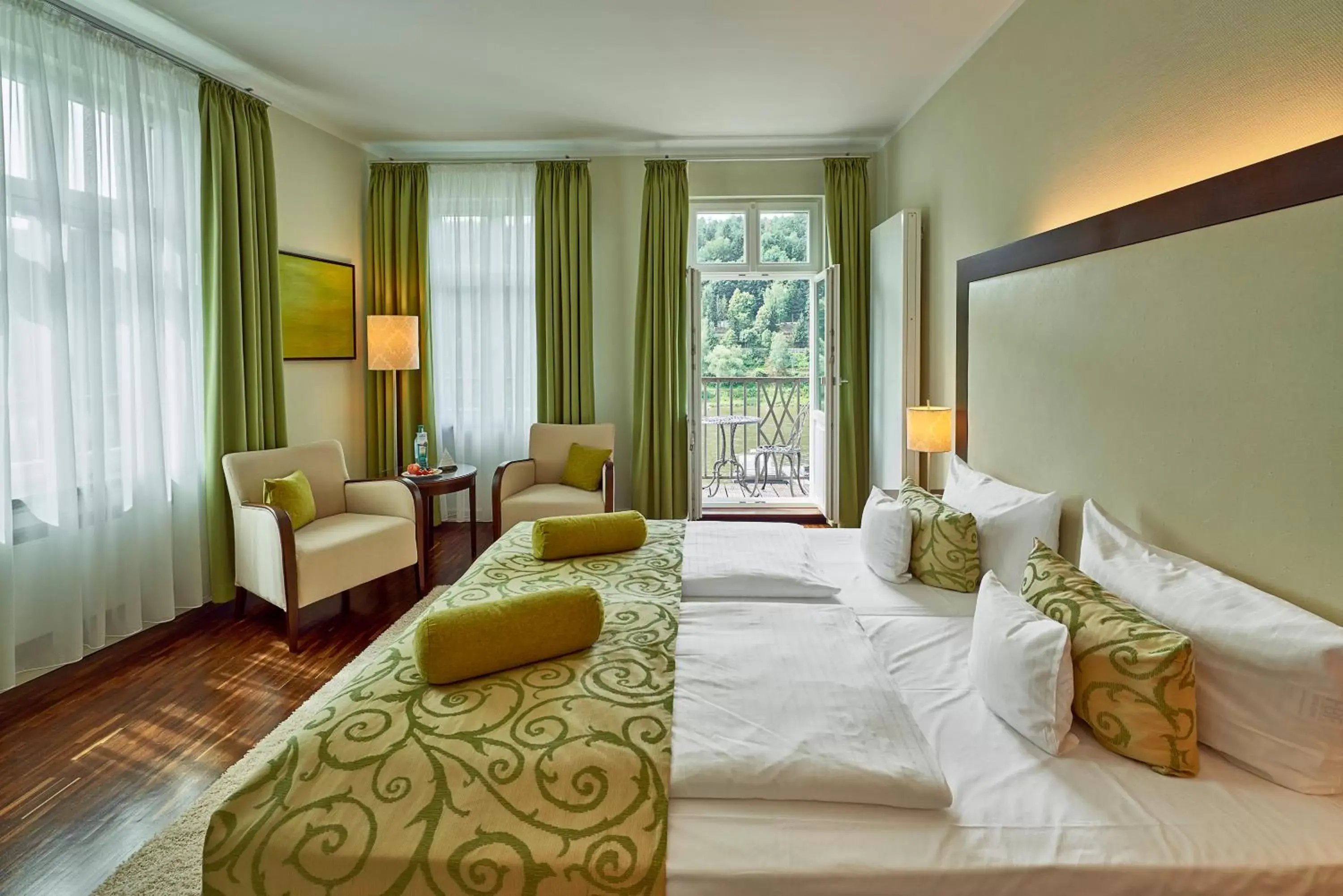 Deluxe Double Room - River Side in Hotel Elbresidenz an der Therme Deluxe Double Room - River Side in Hotel Elbresidenz an der Therme