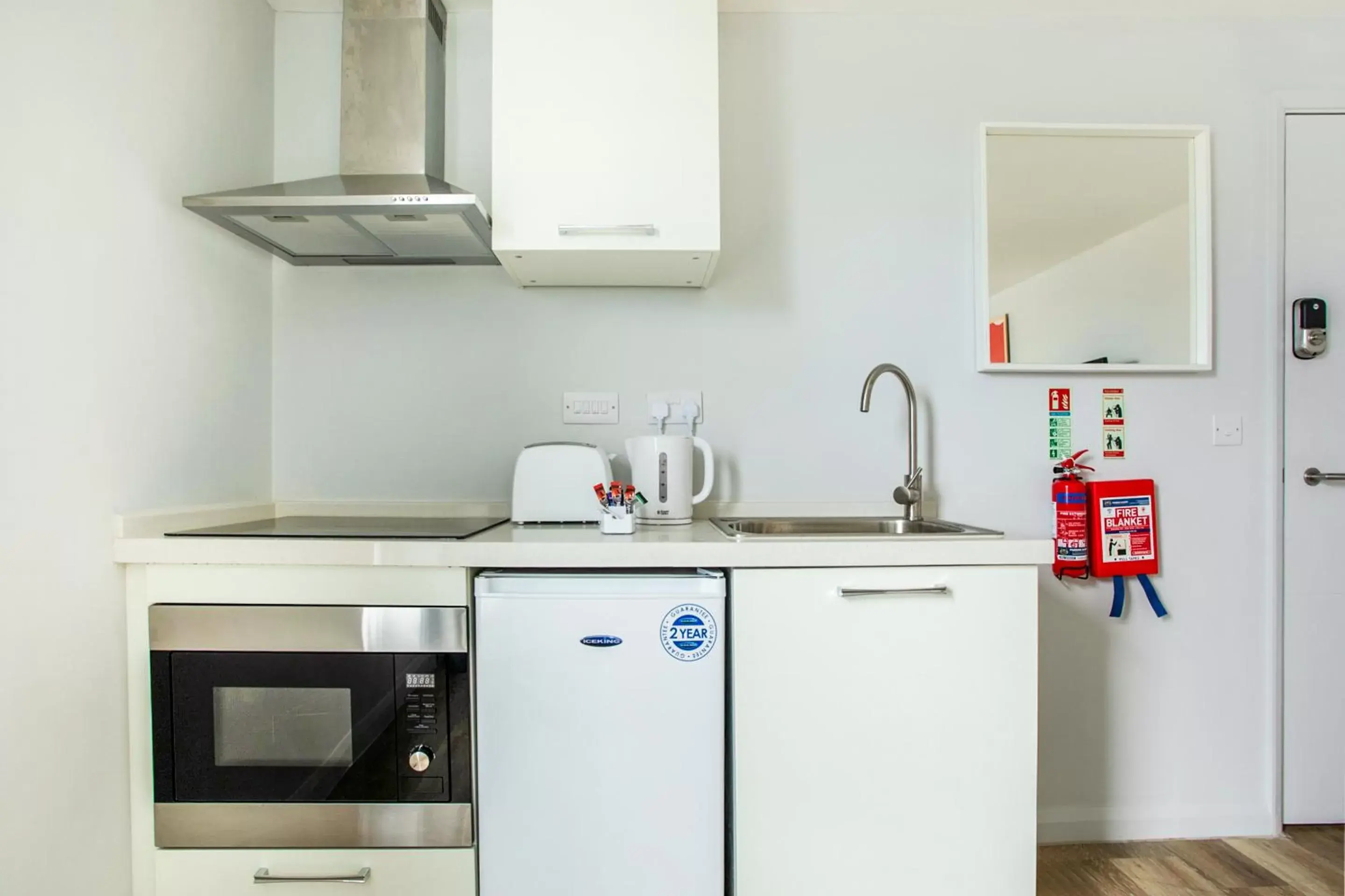 Kitchen or kitchenette, Kitchen/Kitchenette in OYO Studiotel GY - Modern Hotel Apartments