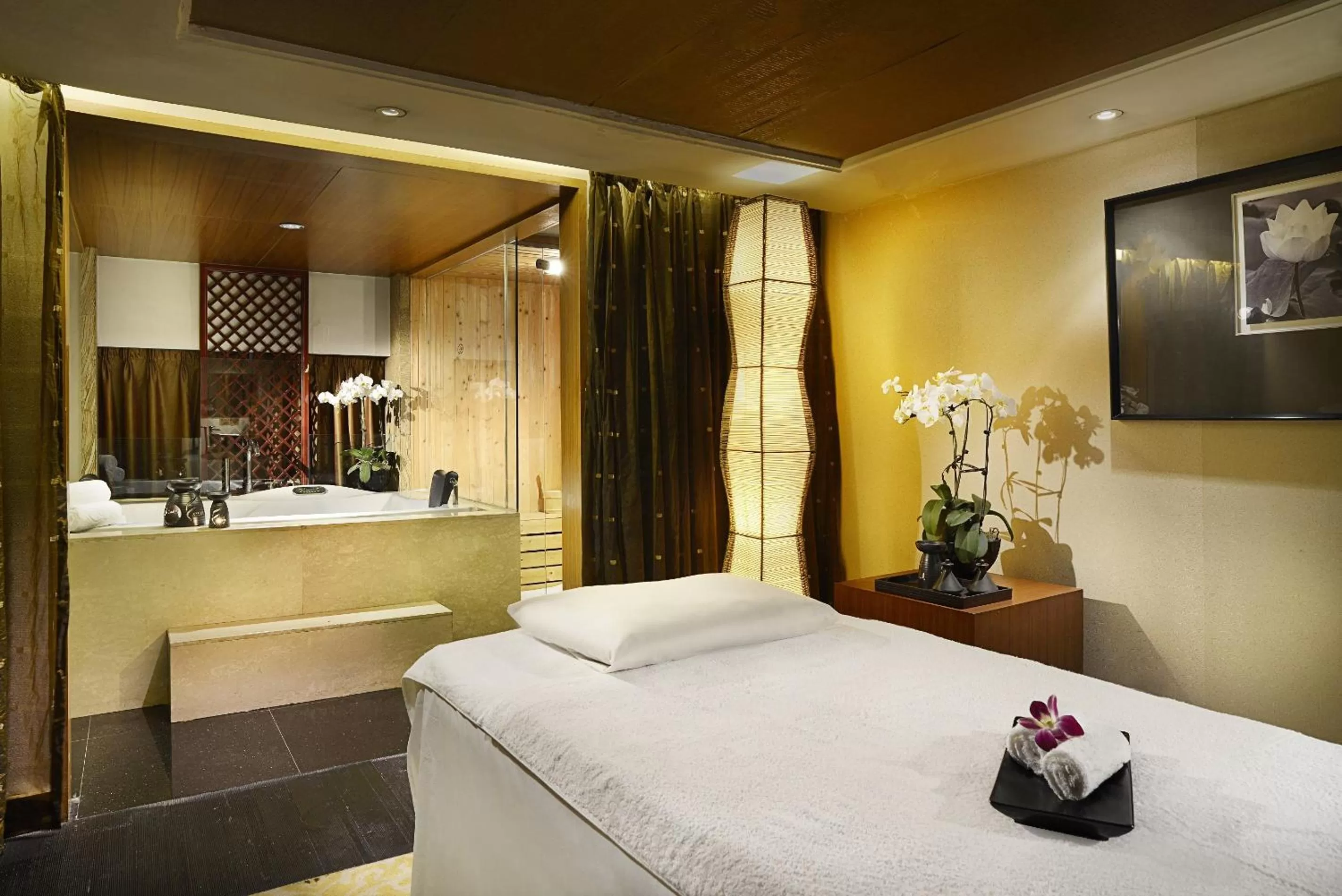 Spa and wellness centre/facilities, Bed in Grand Mercure Xian On Renmin Square