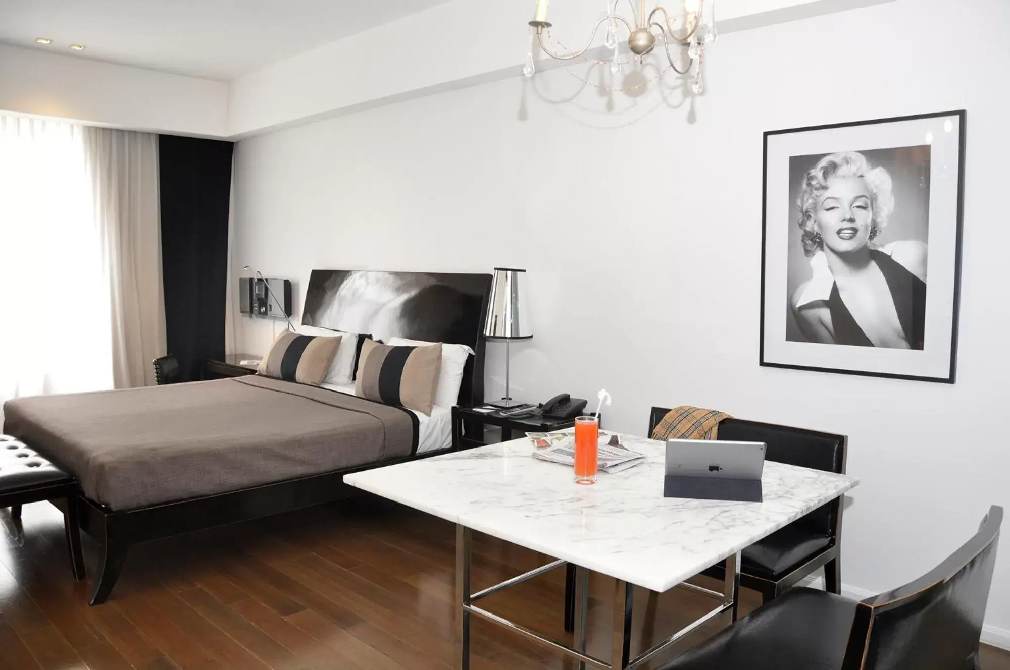 Bed in Broadway Hotel & Suites Bed in Broadway Hotel & Suites