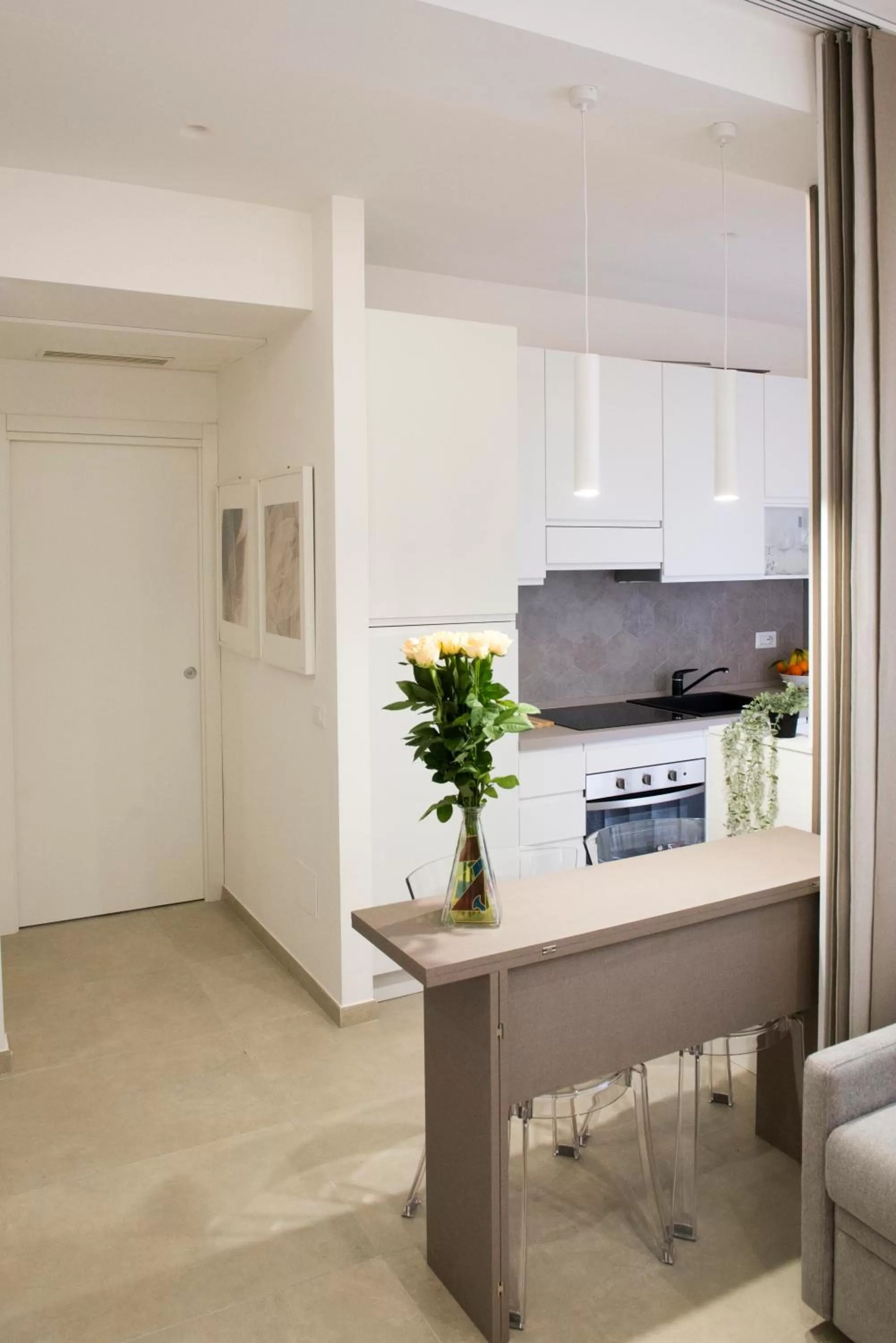Seating area, Kitchen/Kitchenette in Leflole Residence B&B