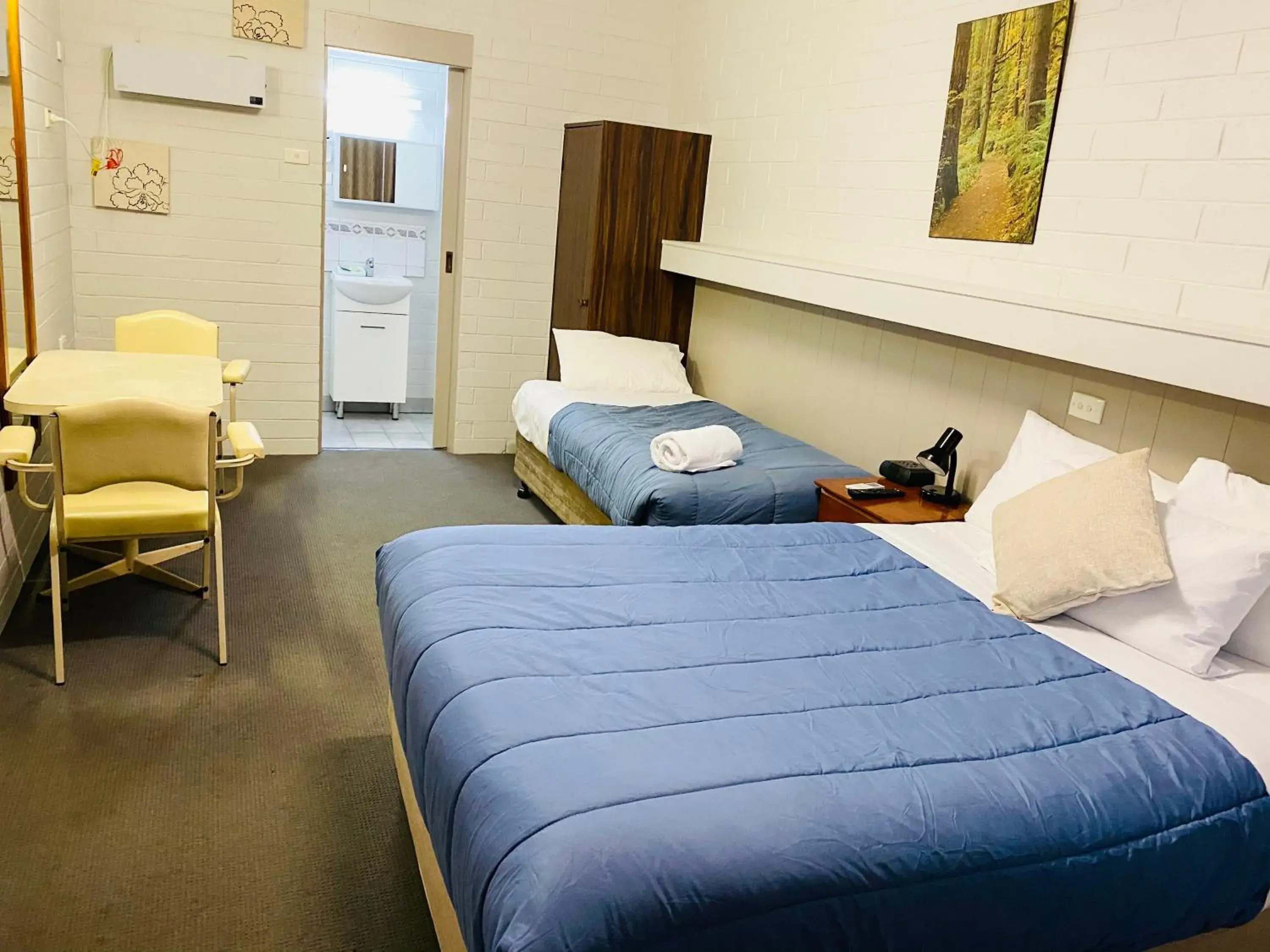 Bed in Millers Cottage Motel Bed in Millers Cottage Motel