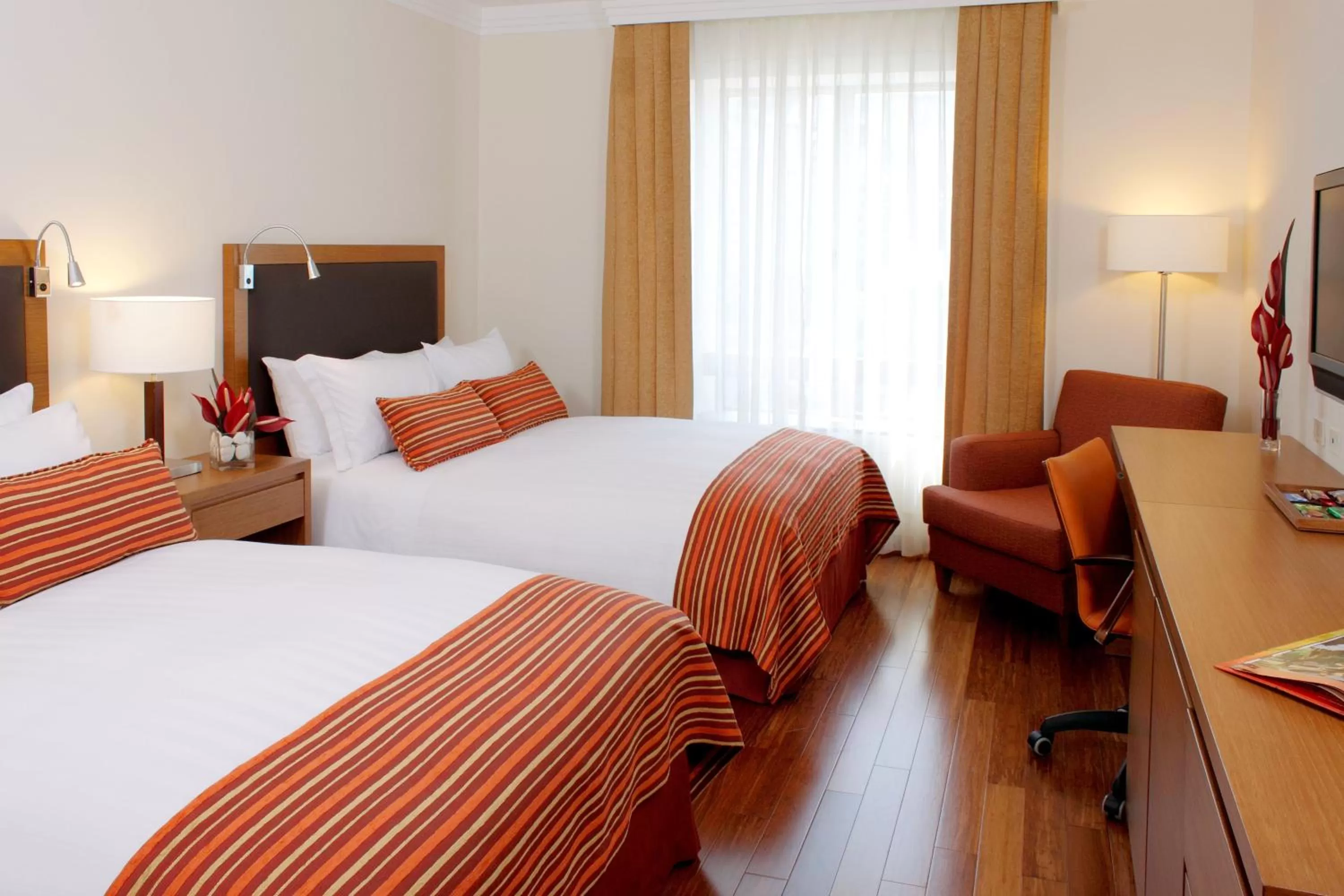 Photo of the whole room, Bed in Hotel Intercontinental Cali by IHG