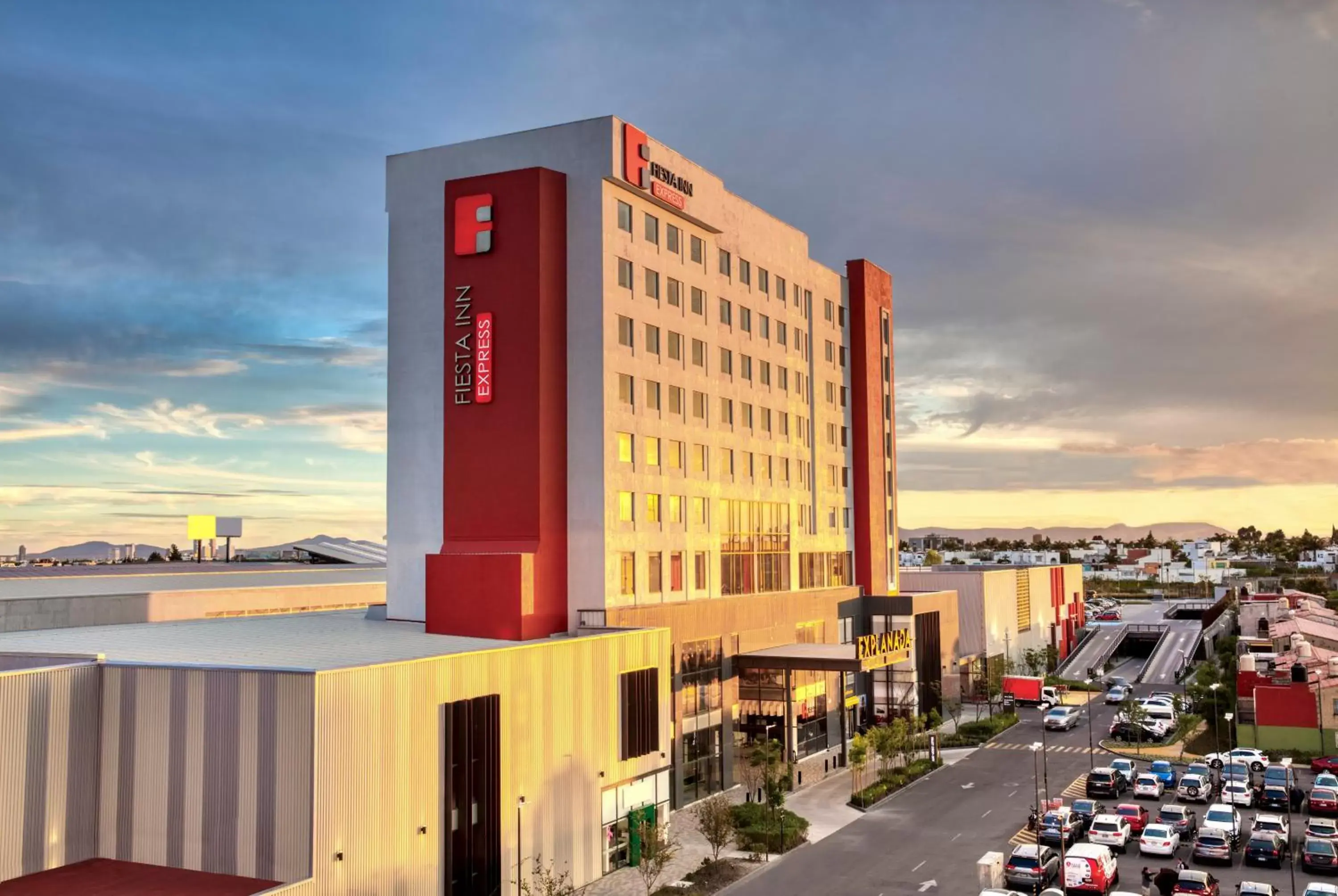 Property building in Fiesta Inn Express Puebla Explanada