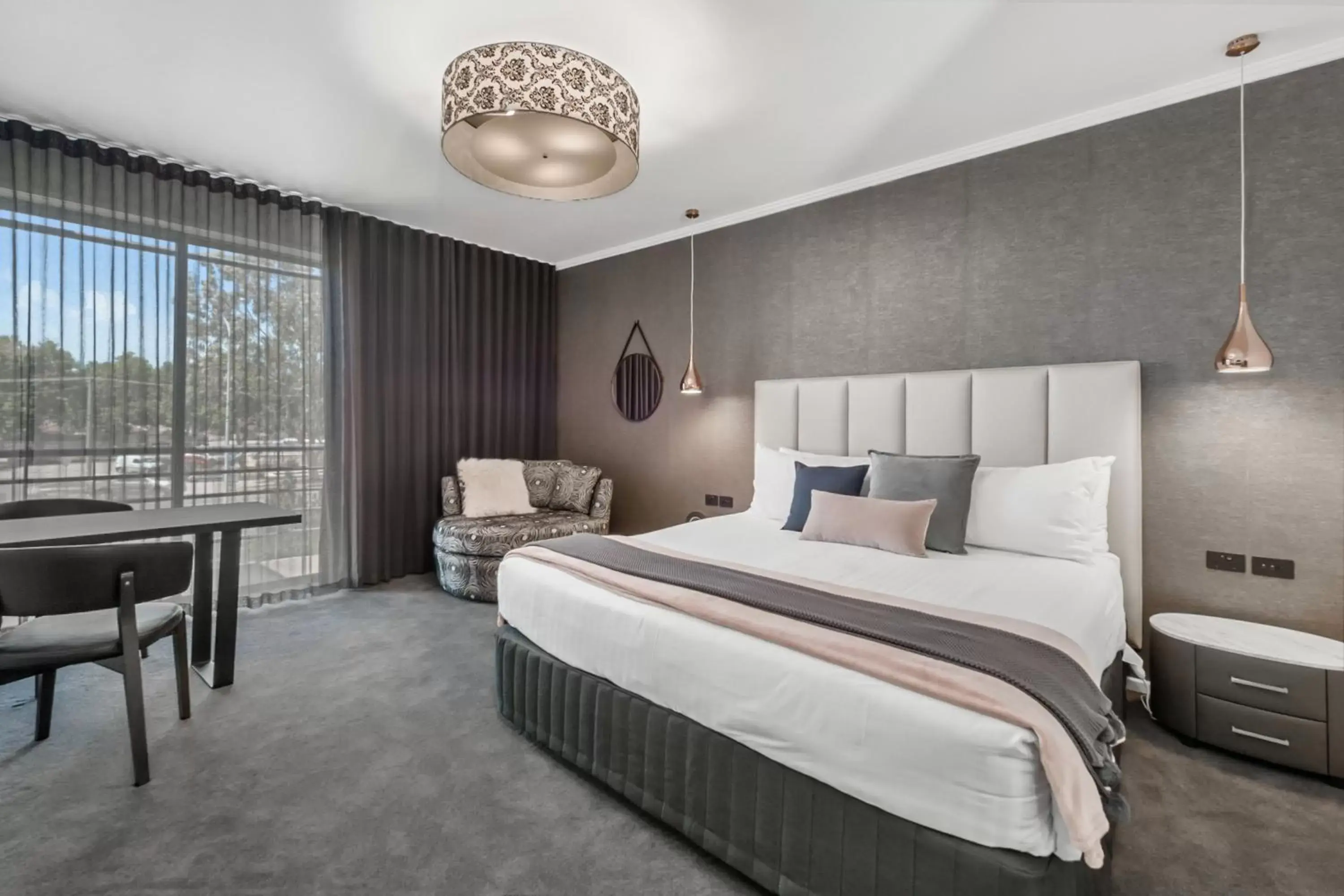 Balcony/Terrace, Bed in Quality Hotel Wangaratta Gateway