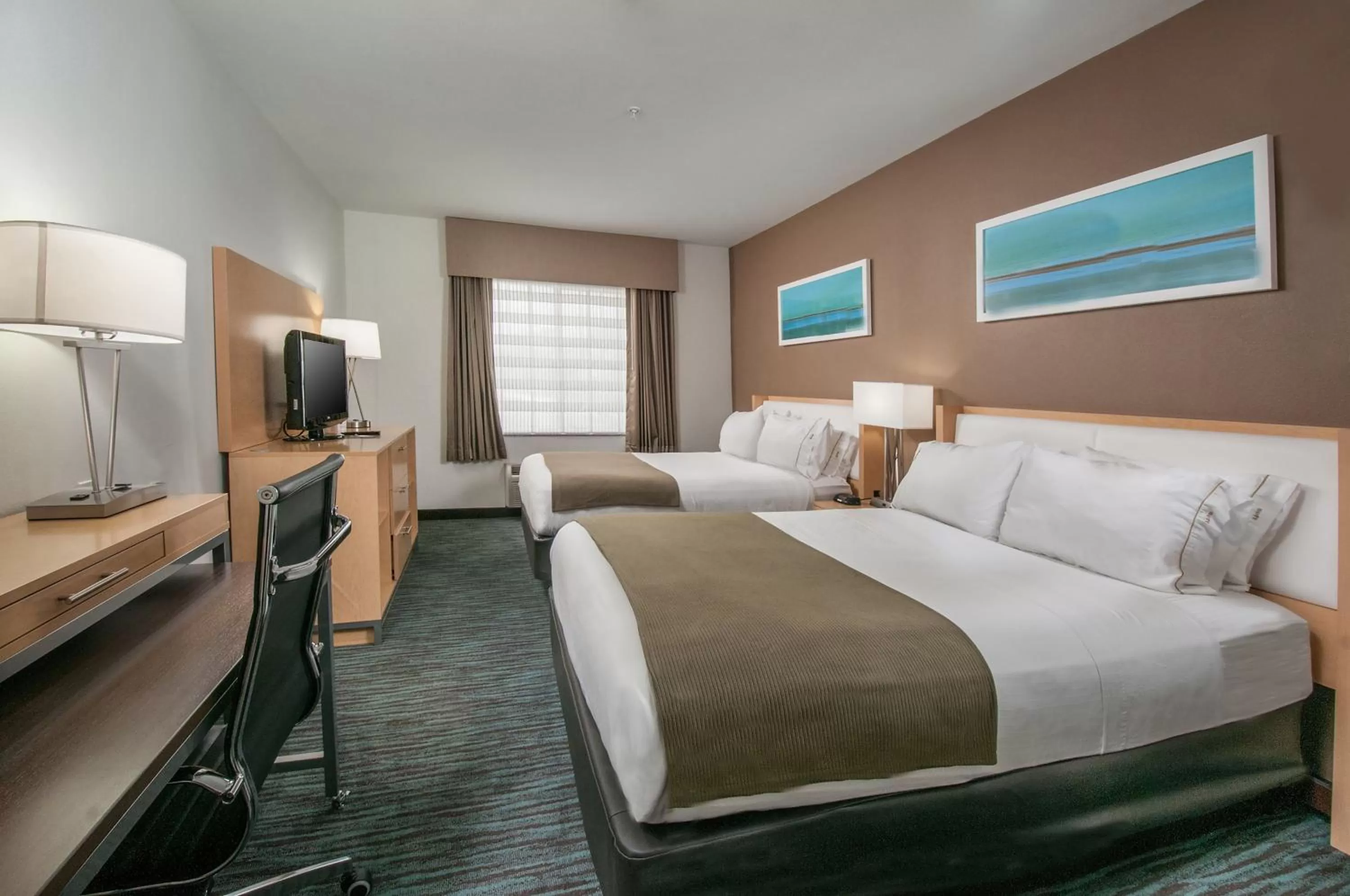 Photo of the whole room, Bed in Holiday Inn Express Hotel & Suites San Antonio - Rivercenter Area by IHG