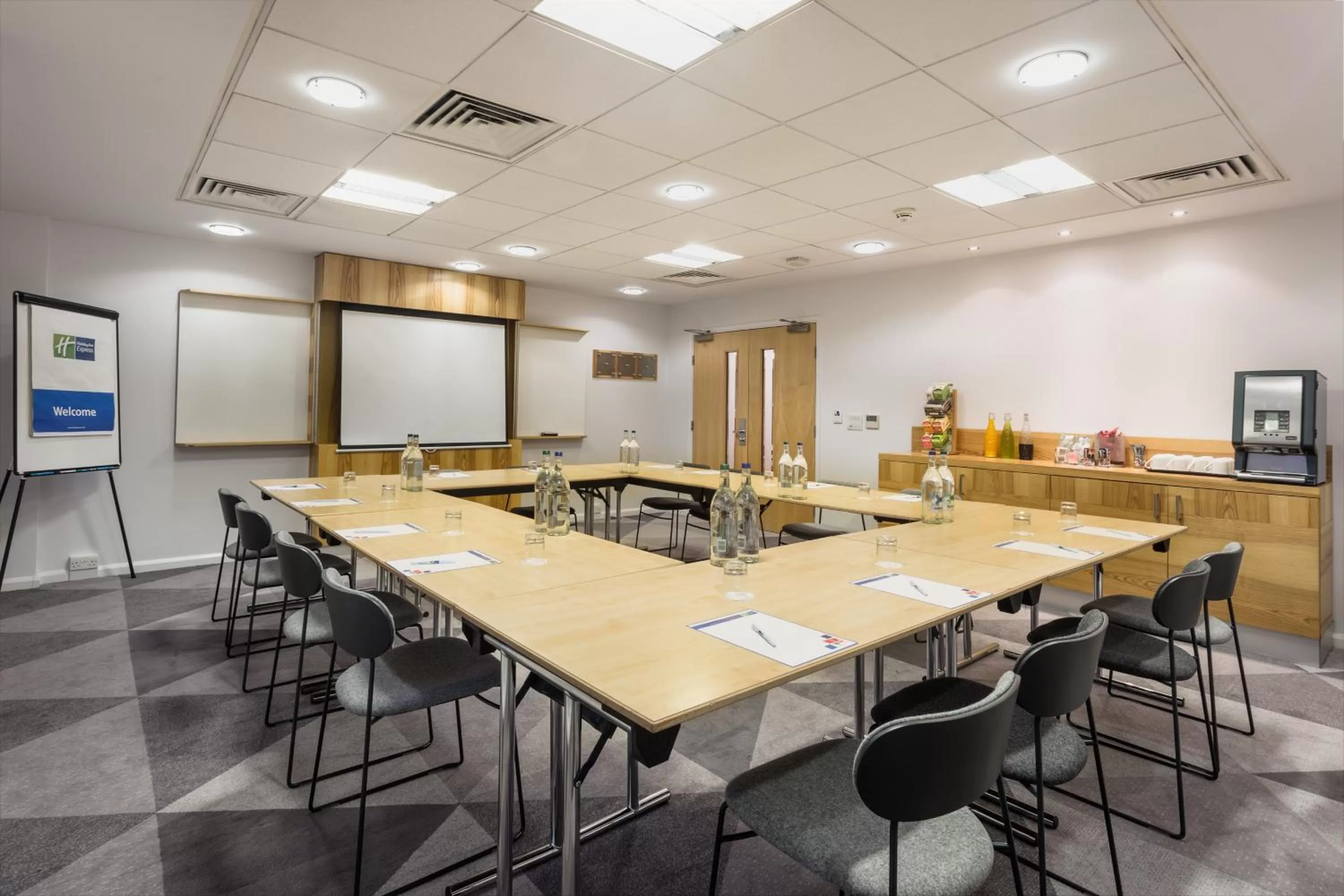 Meeting/conference room in Holiday Inn Express London - Watford Junction by IHG
