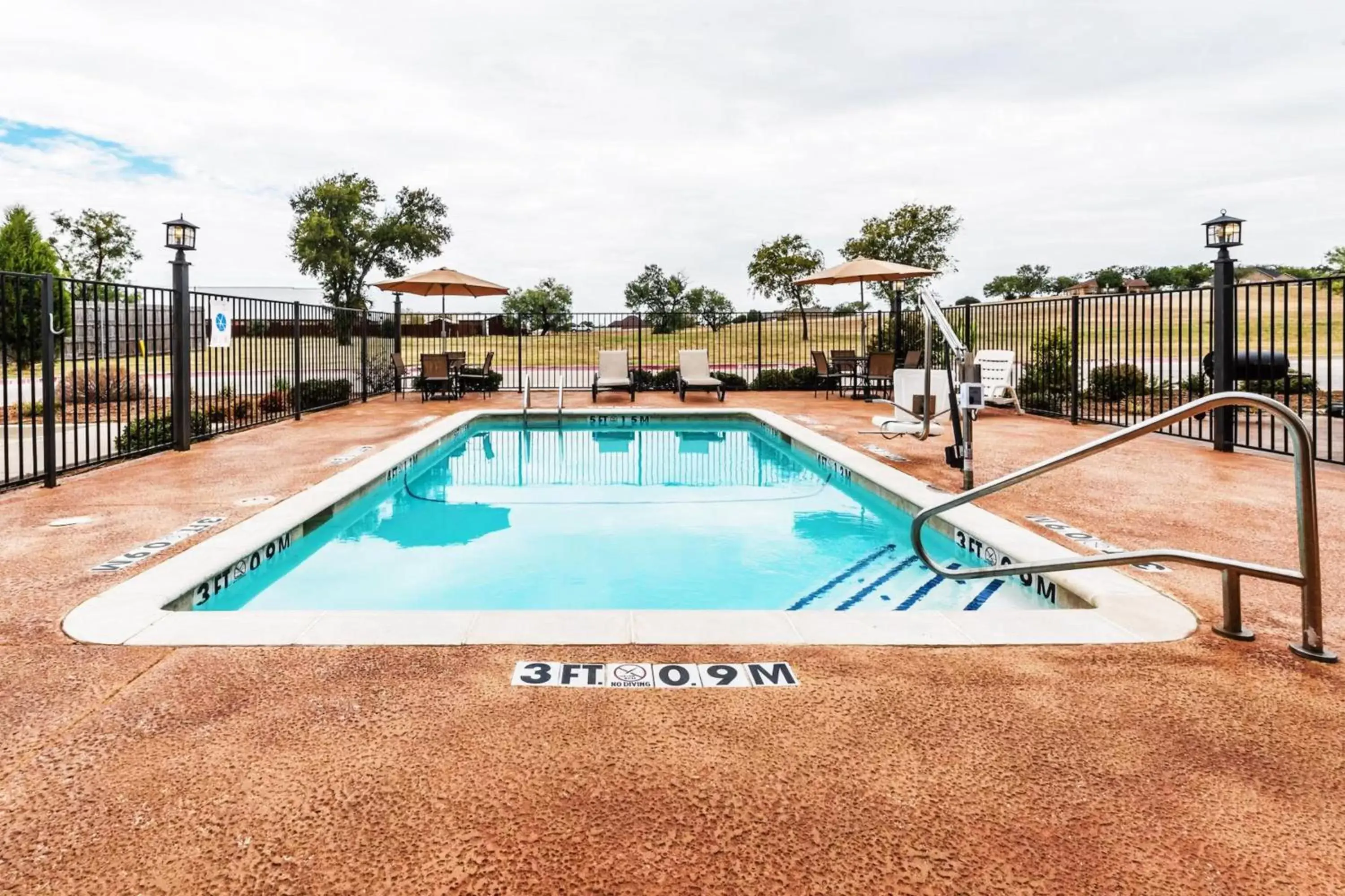 Swimming pool in Days Inn & Suites by Wyndham Mineral Wells Swimming pool in Days Inn & Suites by Wyndham Mineral Wells