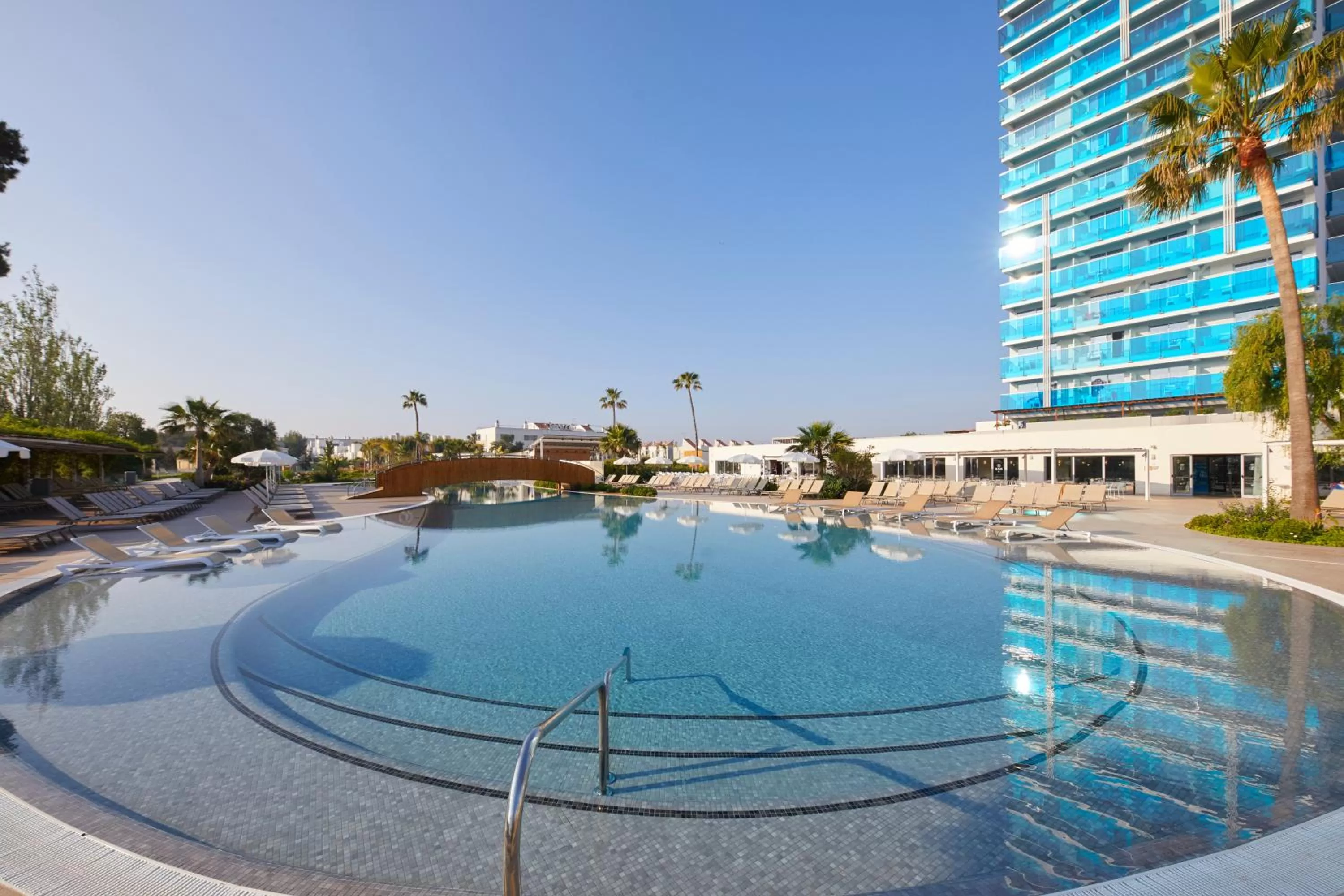 Swimming pool in BG Tonga Tower