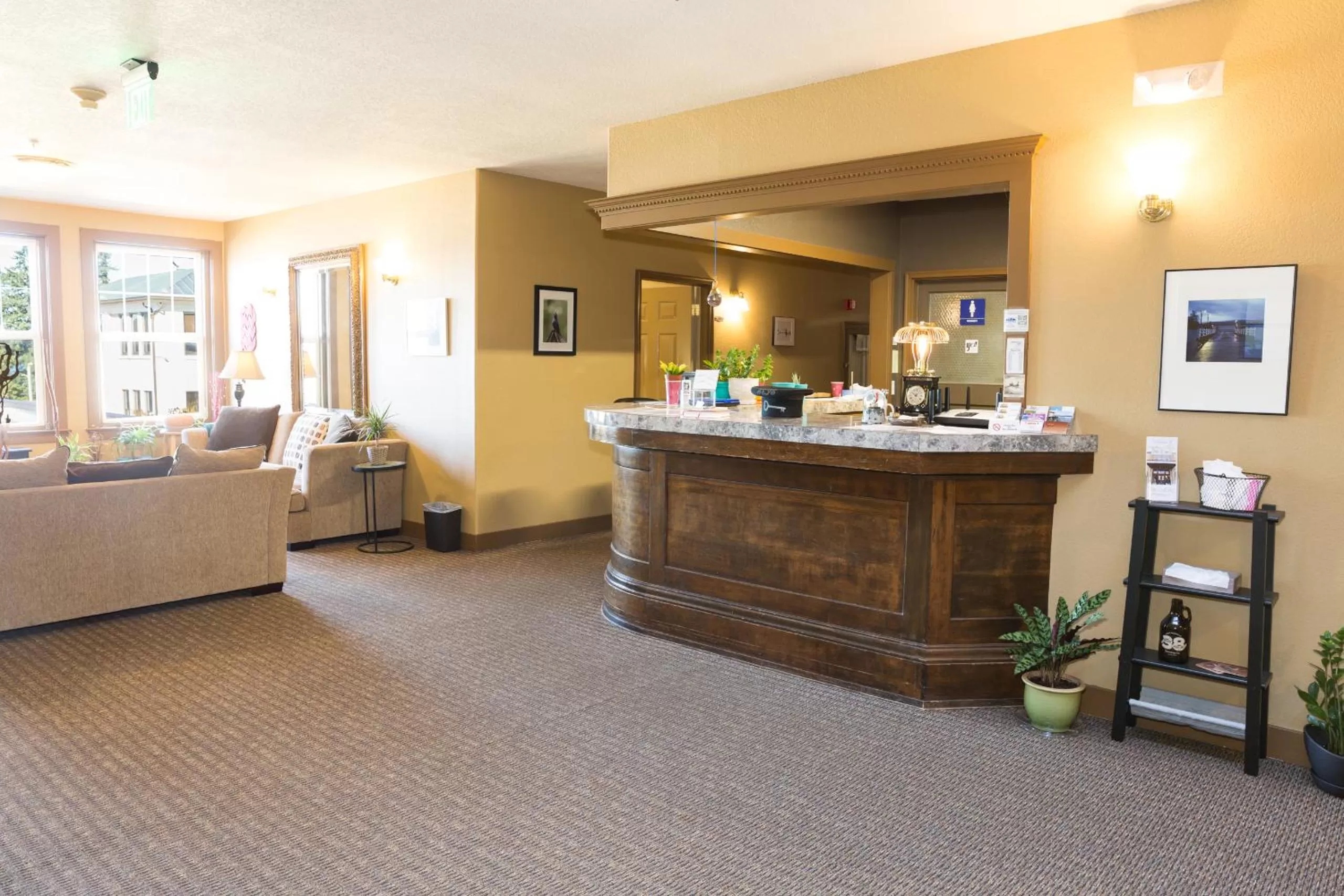 Lobby or reception in Hotel Cathlamet